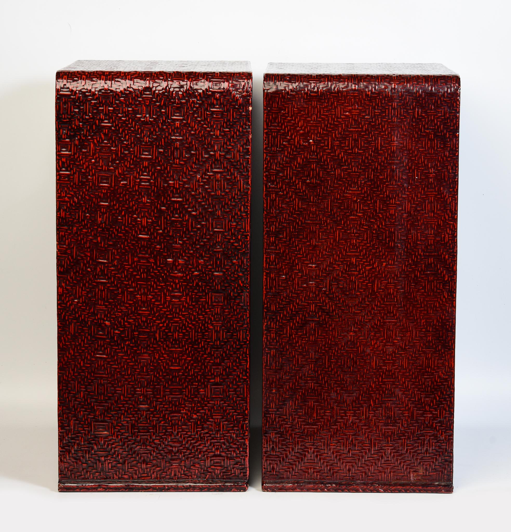 19th Century, A Pair of Antique Japanese Wooden Red Lacquered Cabinet For Sale 10
