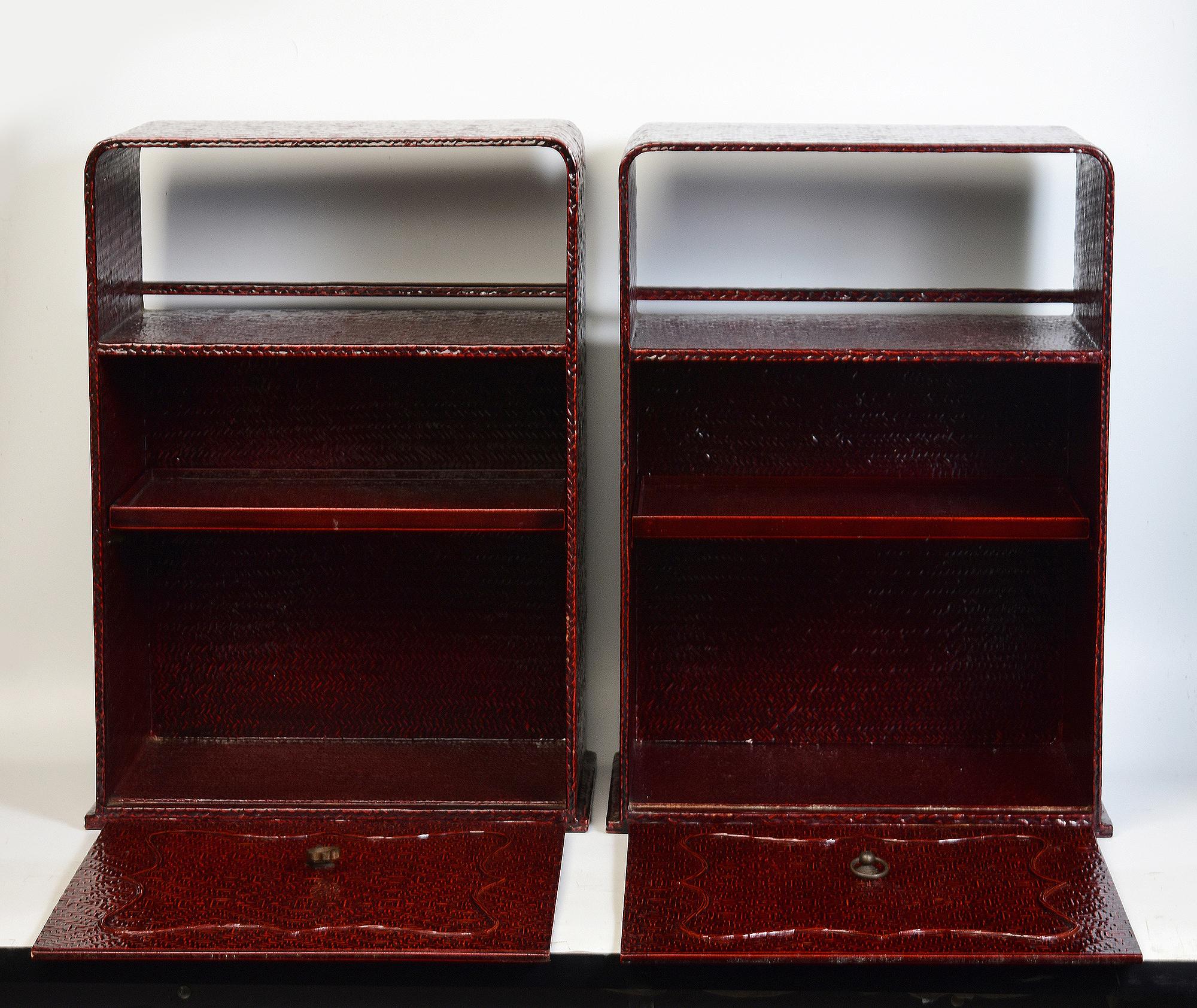 19th Century, A Pair of Antique Japanese Wooden Red Lacquered Cabinet In Good Condition For Sale In Sampantawong, TH