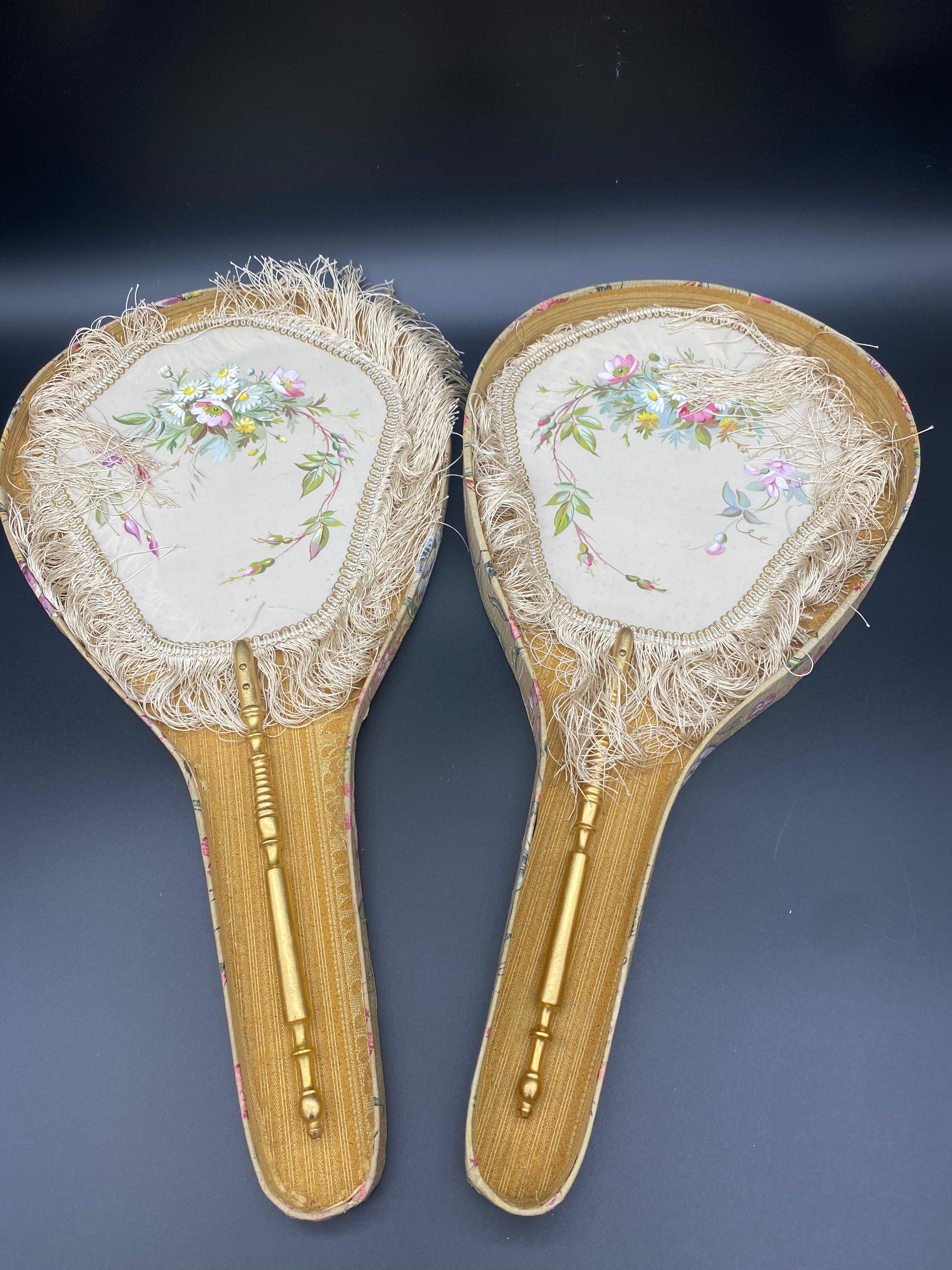 Qing 19th Century a Pair of Chinese Silk Fans with Giltwood Handles For Sale