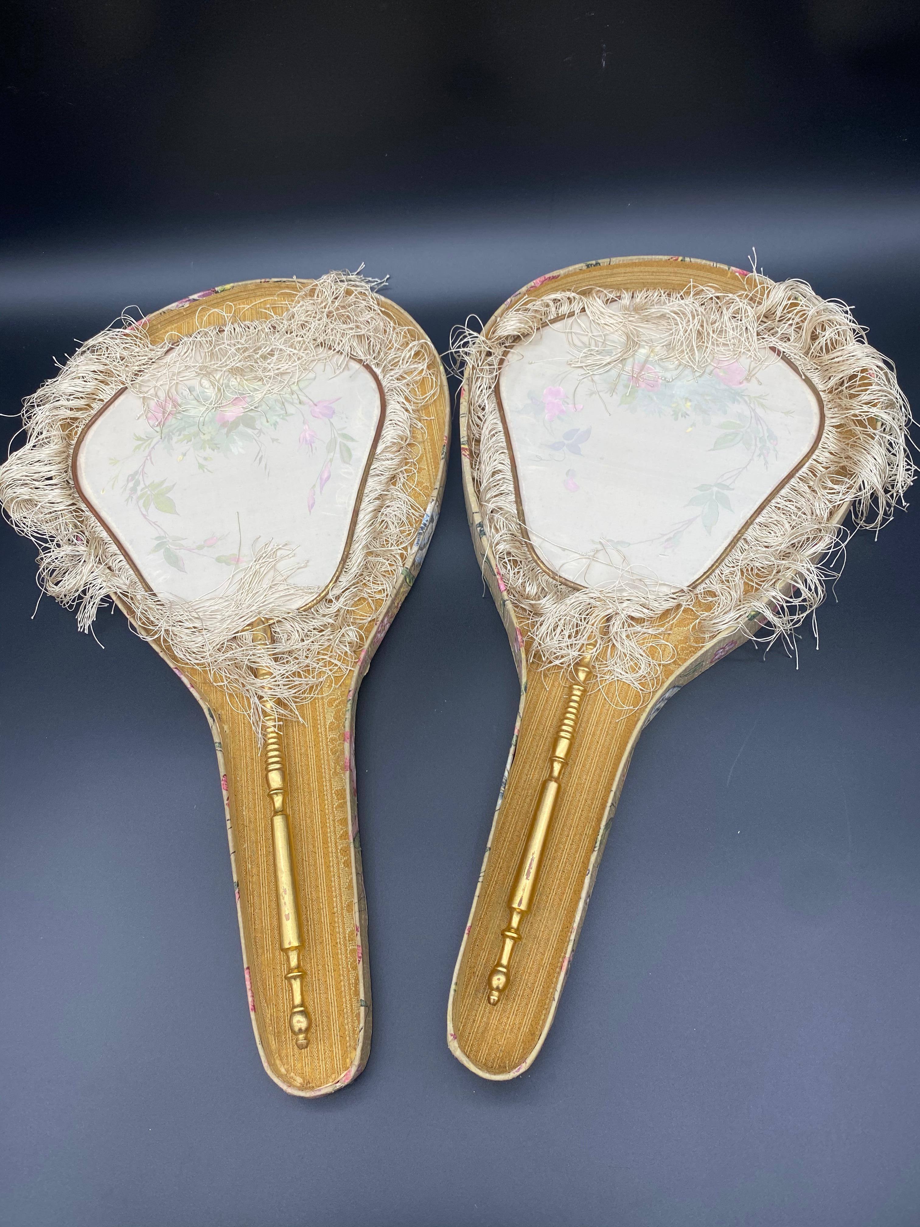19th Century a Pair of Chinese Silk Fans with Giltwood Handles For Sale 1