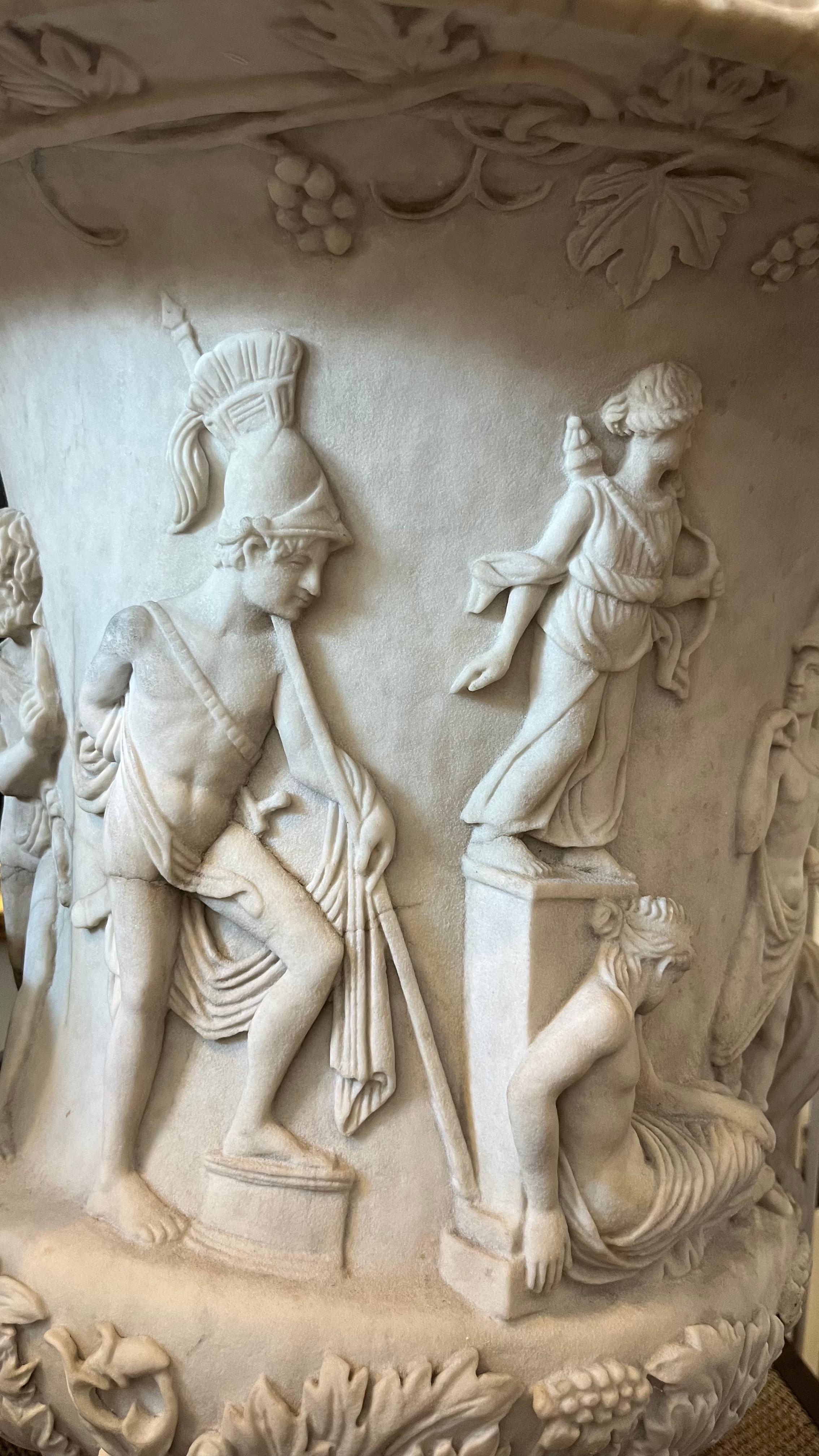 XIX SECOLO COPPIA DI VASI MEDICI ITALIANI IN MARMO in vendita 5