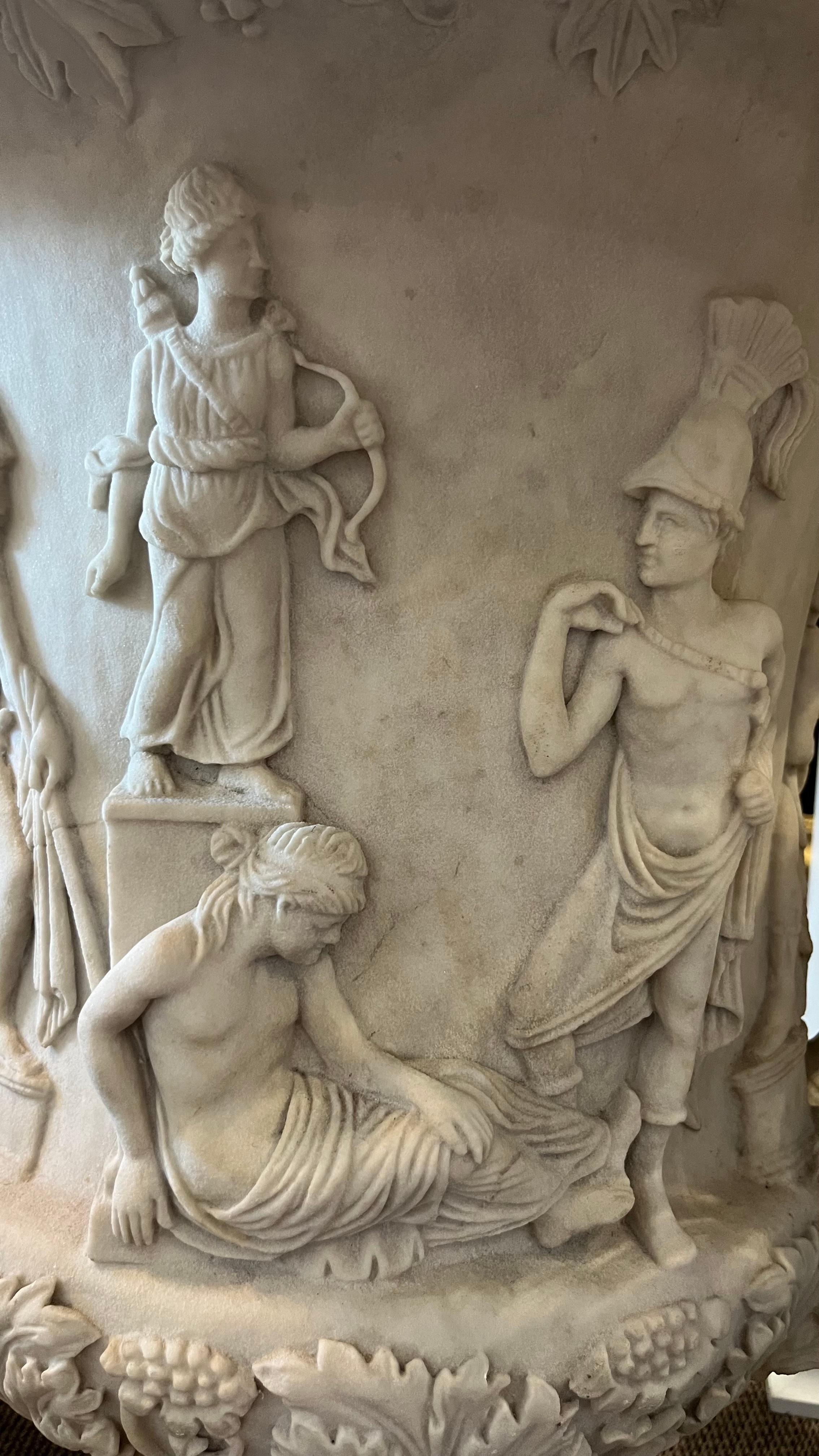 XIX secolo XIX SECOLO COPPIA DI VASI MEDICI ITALIANI IN MARMO in vendita