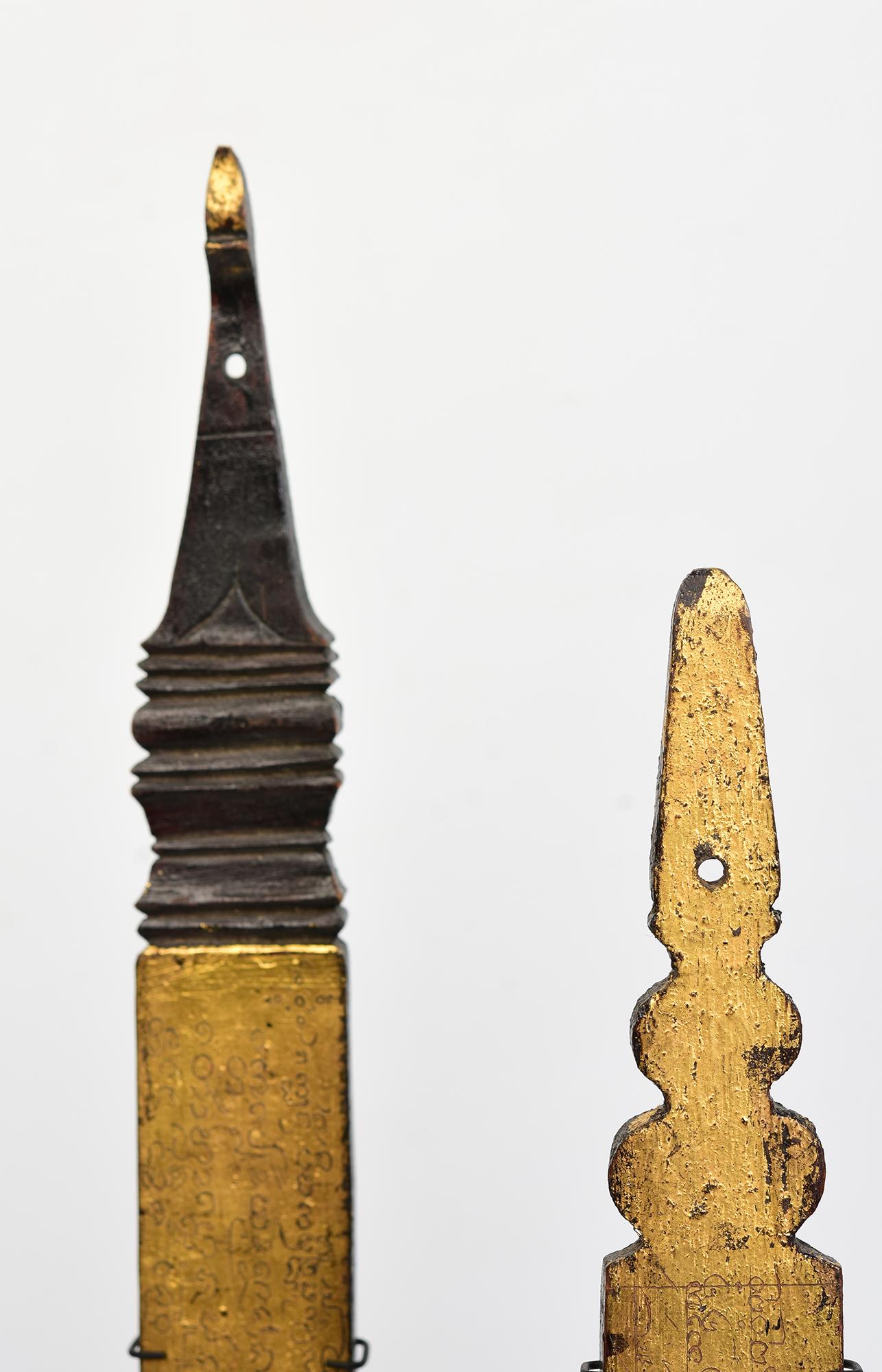 19. Jahrhundert, Ein Satz antiker Lanna Thai Manuskript Lesezeichen aus Holz mit Stand (Handgeschnitzt) im Angebot