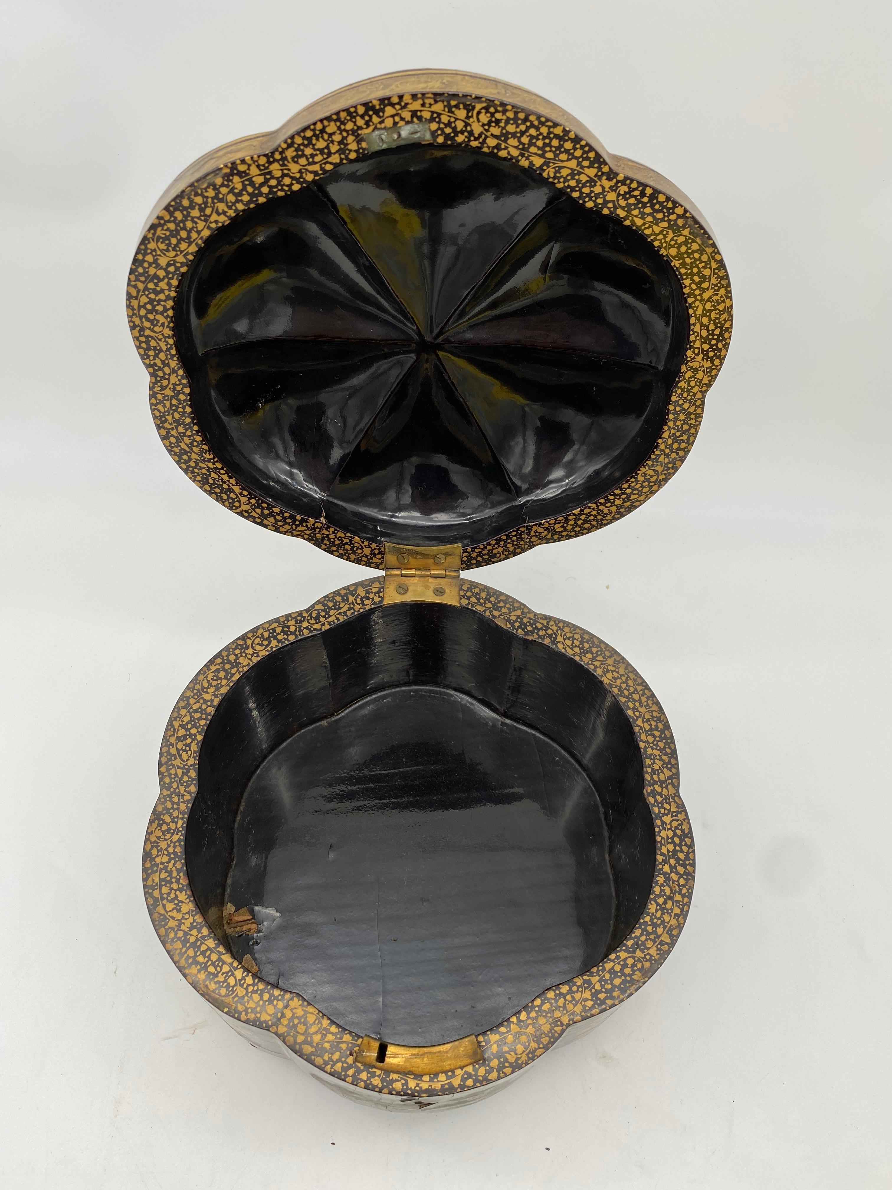 19th Century a Unique Gilt Chinese Lacquer Tea Caddy For Sale 7