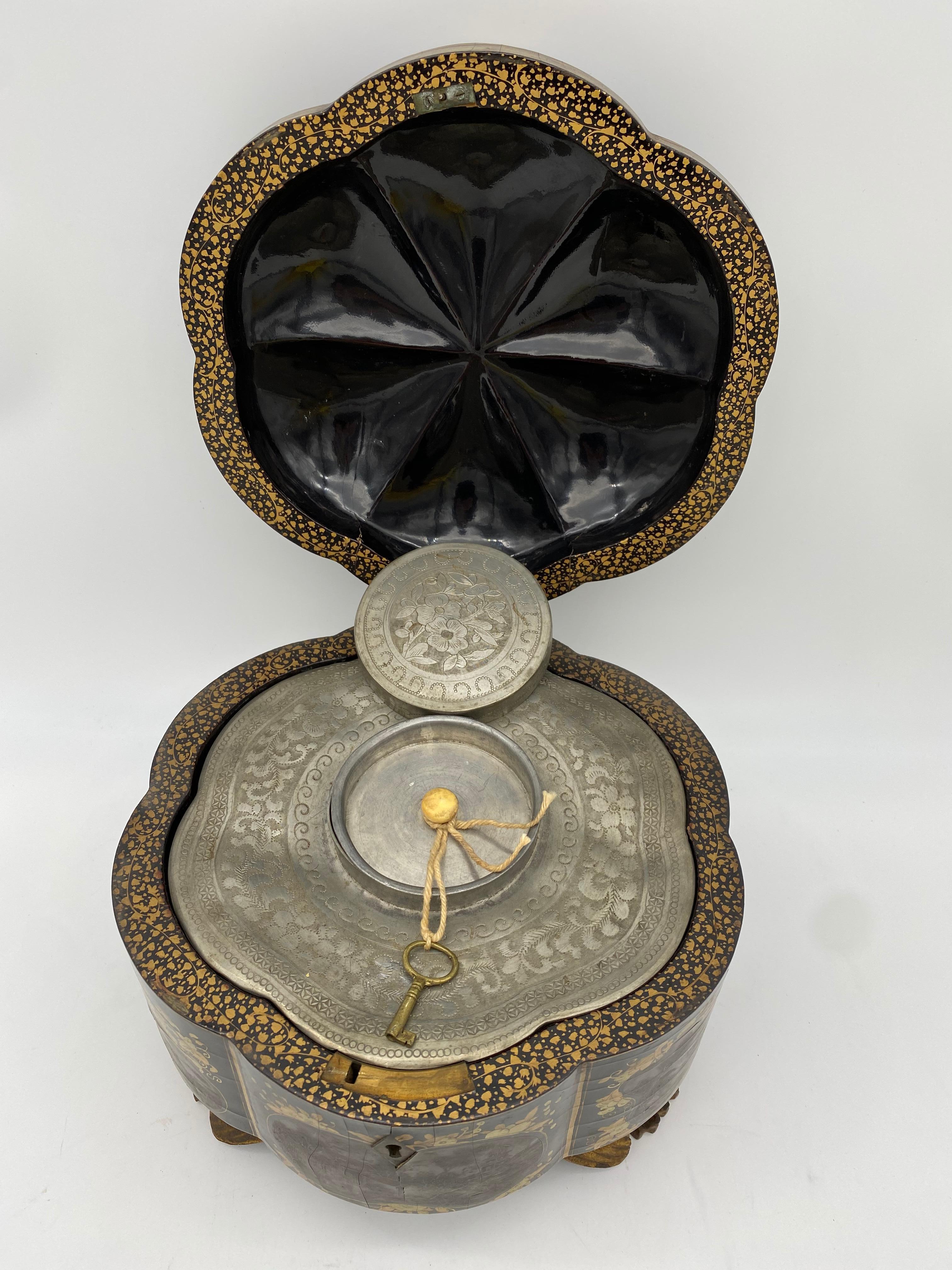 Qing 19e siècle - Boite à thé en laque chinoise dorée unique en son genre en vente