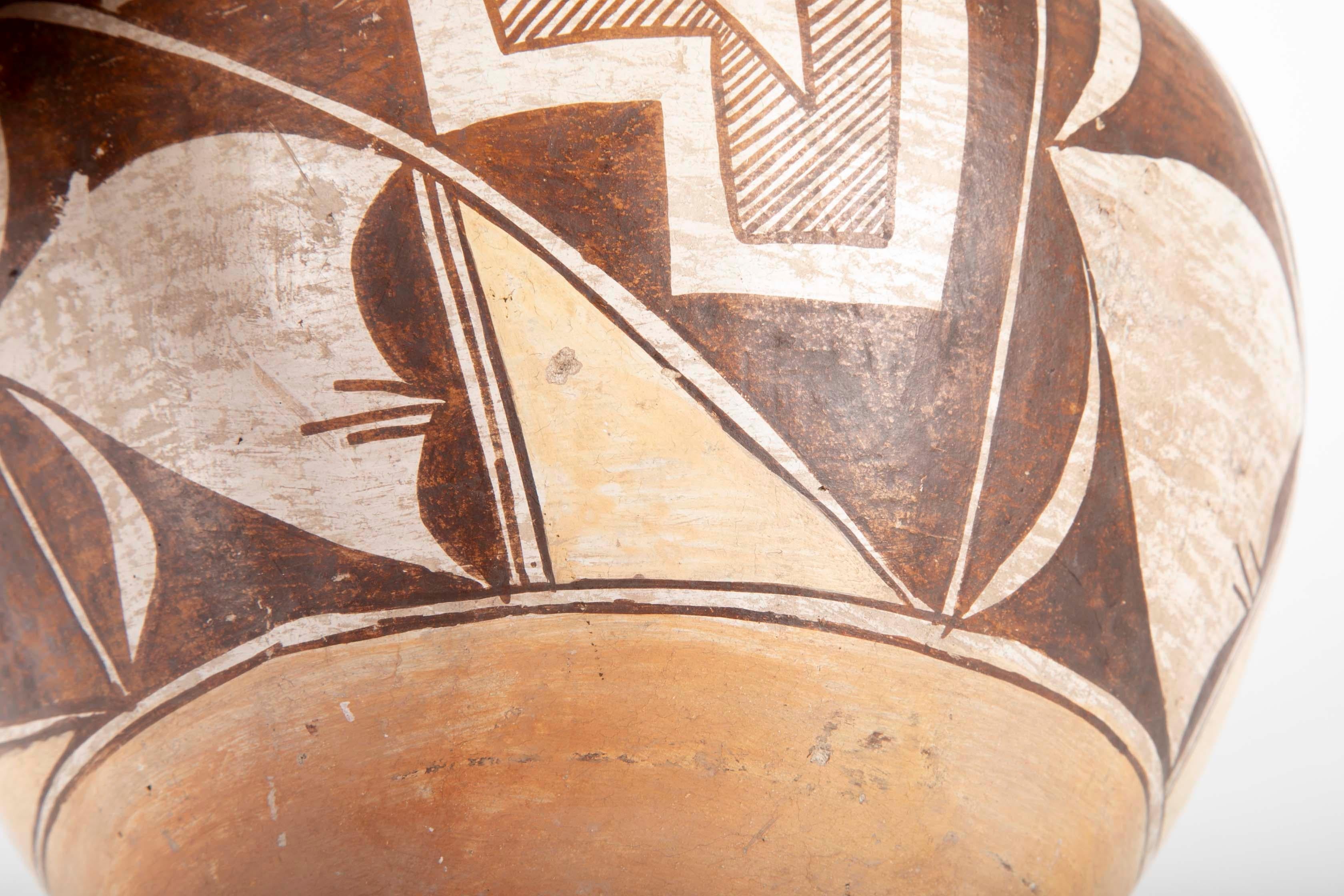 An Acoma Ceramic Vase from the Second Quarter of the 20th Century 5