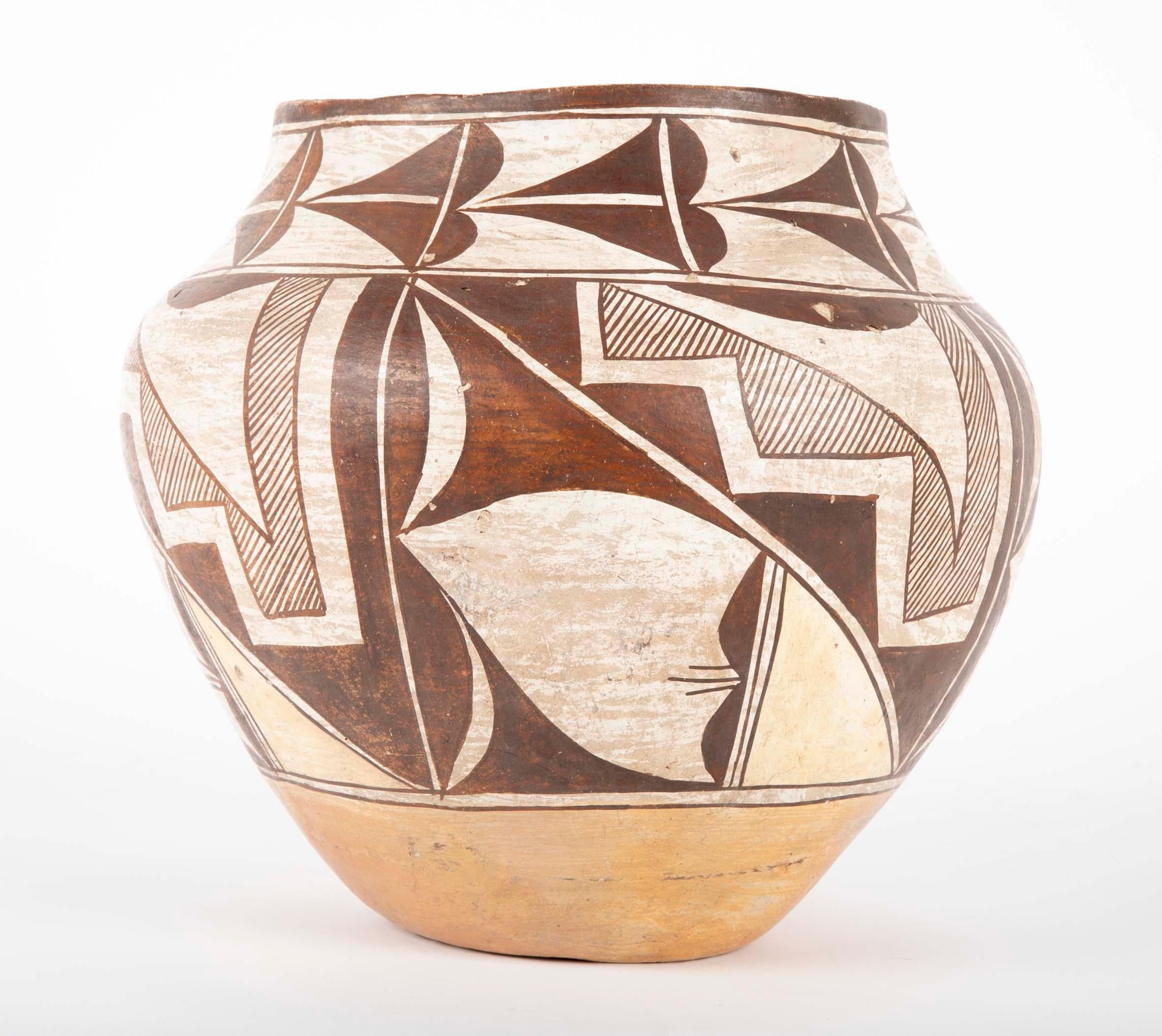 Native American An Acoma Ceramic Vase from the Second Quarter of the 20th Century