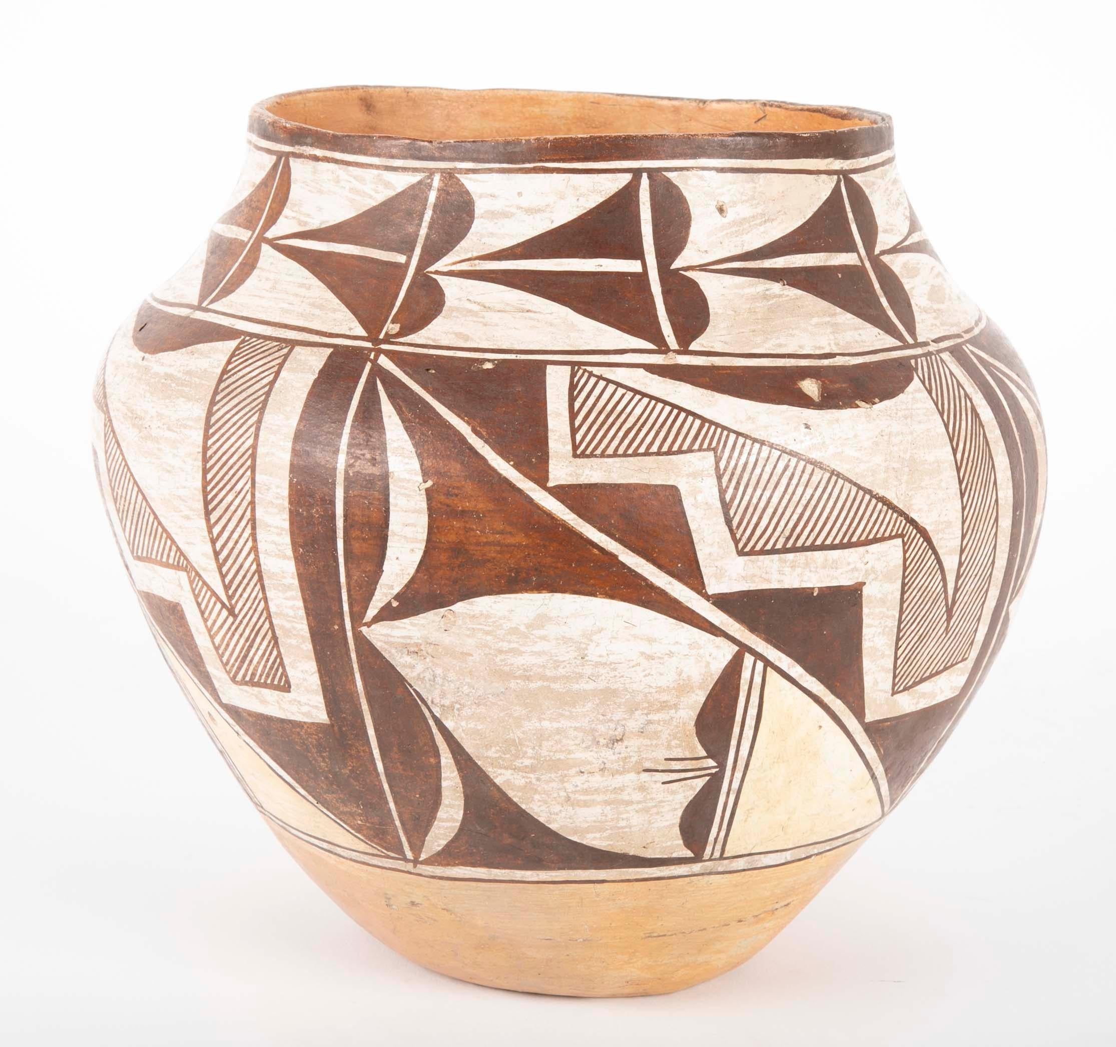 American An Acoma Ceramic Vase from the Second Quarter of the 20th Century