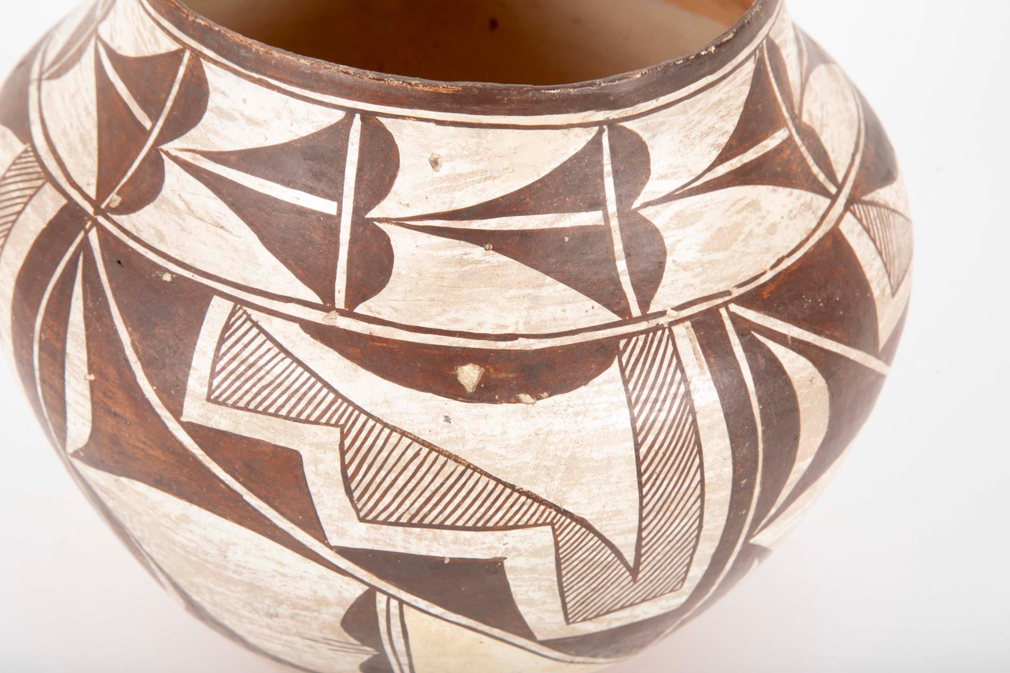 An Acoma Ceramic Vase from the Second Quarter of the 20th Century 1
