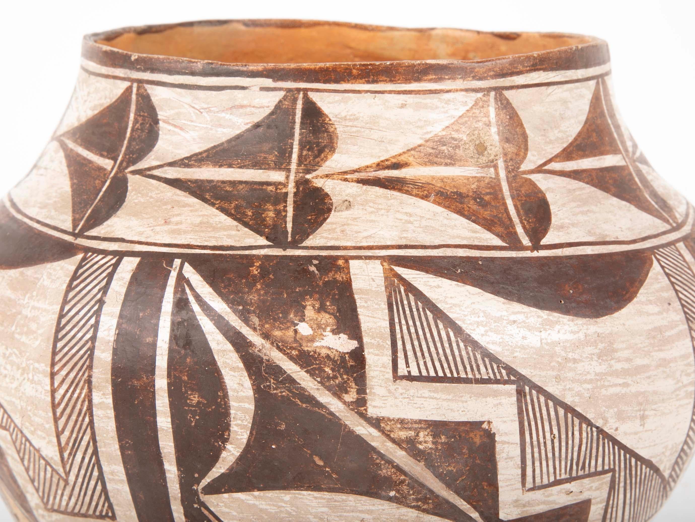An Acoma Ceramic Vase from the Second Quarter of the 20th Century 2