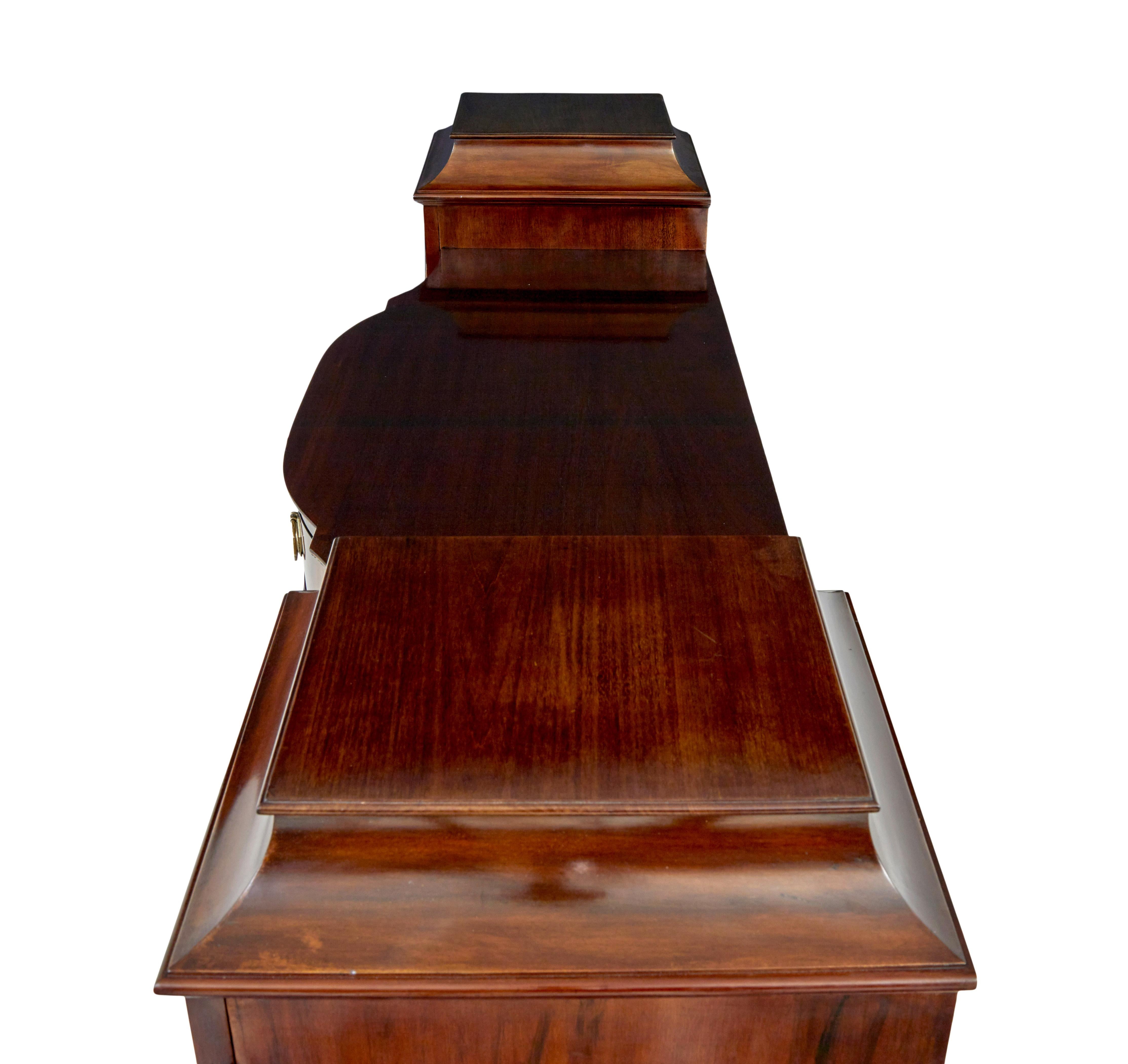 Credenza con piedistallo in mogano intagliato Adams revival del XIX secolo in vendita 2