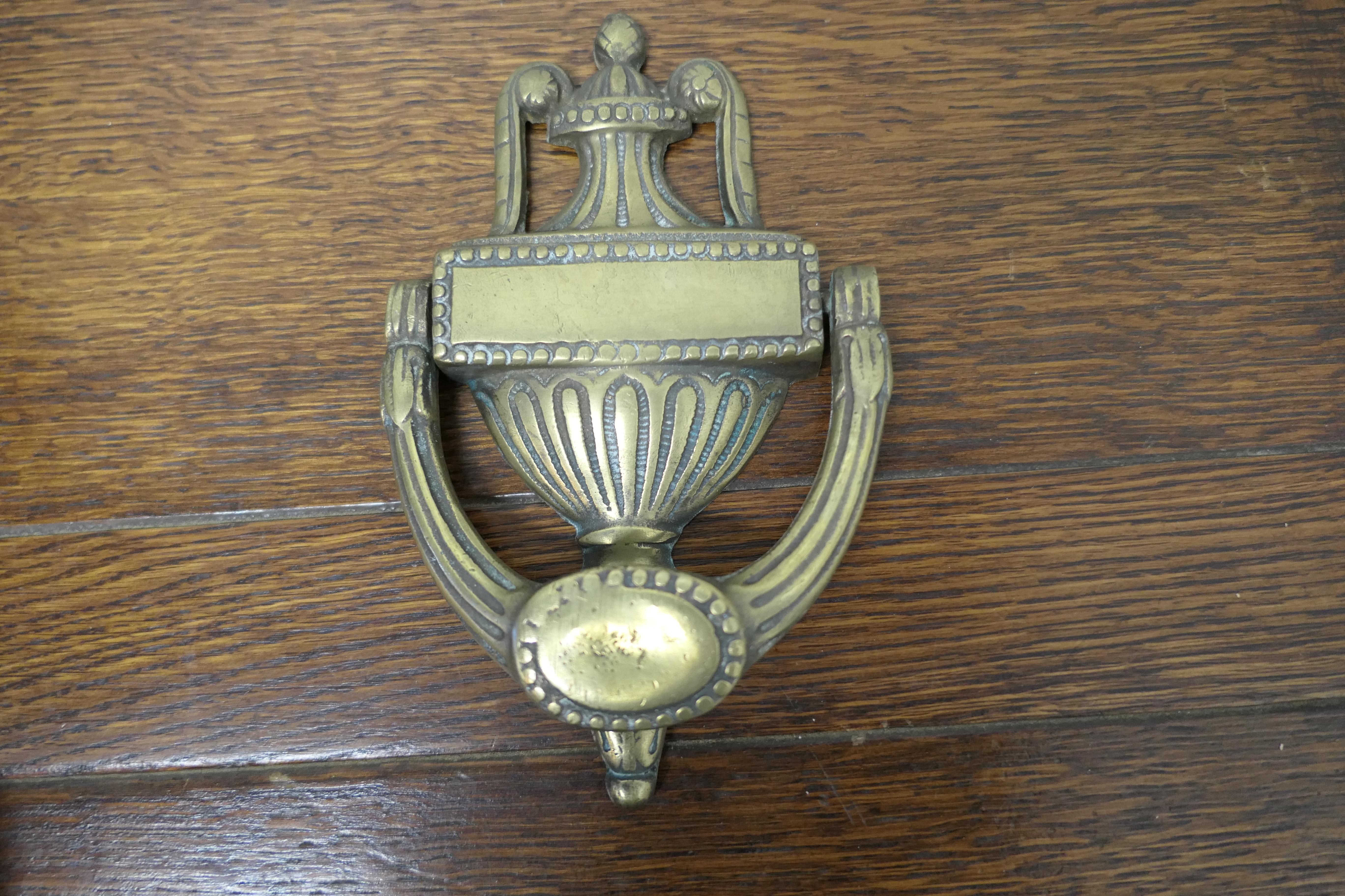 19th Century Adams Style Brass Urn and Cover Door Knocker In Good Condition For Sale In Chillerton, Isle of Wight