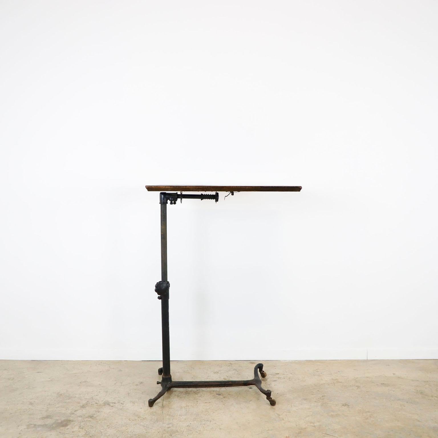 Mesa de dibujo ajustable del siglo XIX en hierro fundido Industrial en venta
