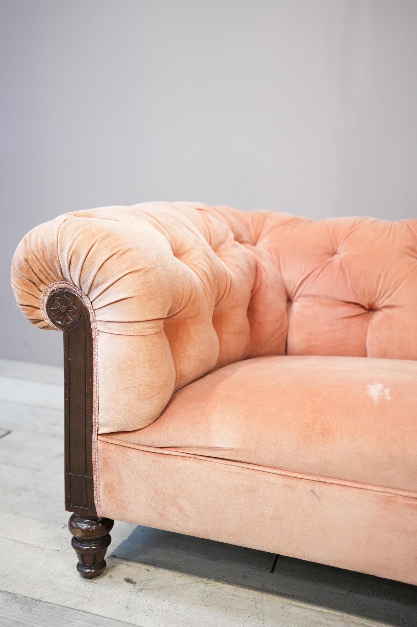 19th century Aesthetic movement chesterfield sofa In Excellent Condition In Malton, GB