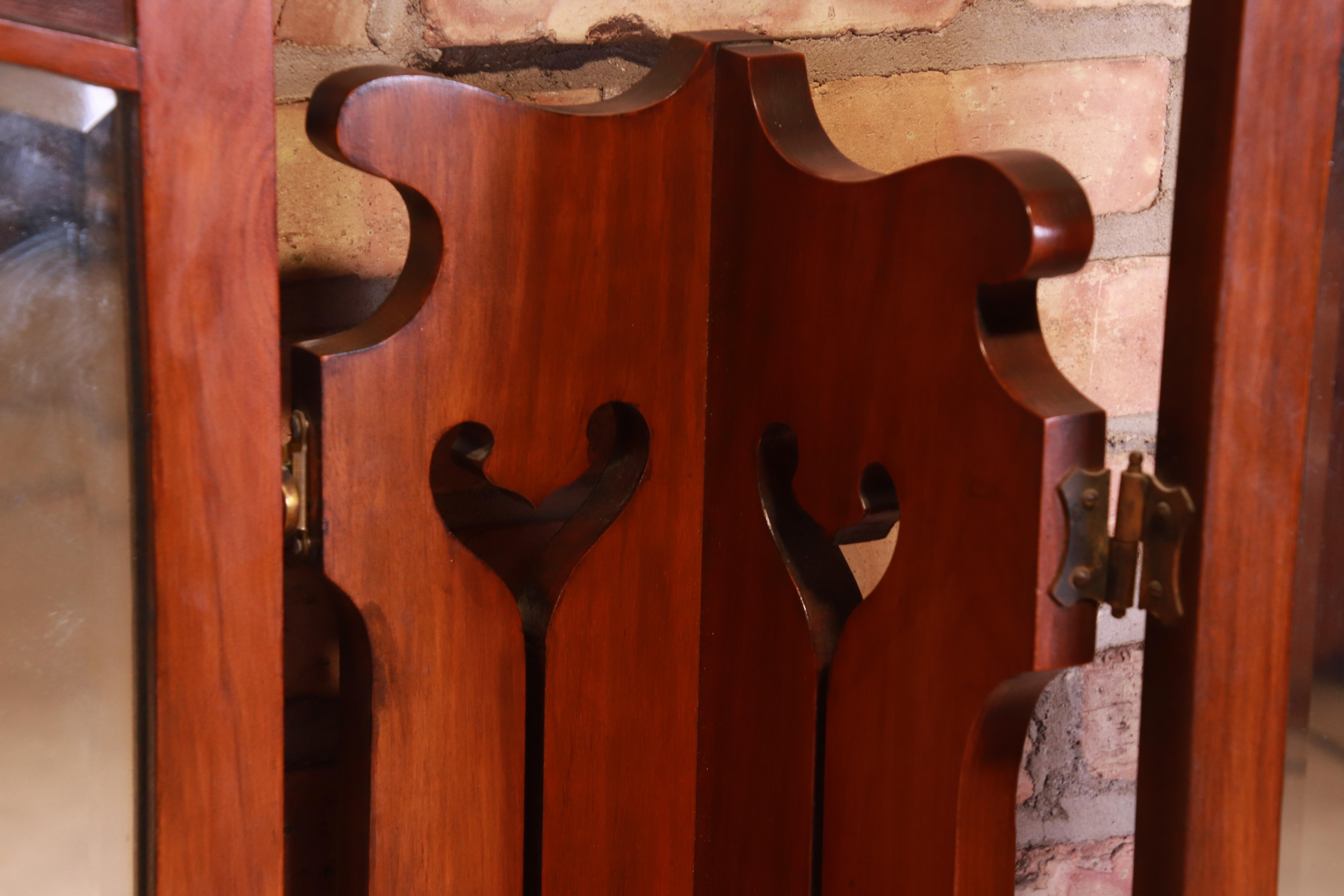 queen anne dresser with mirror