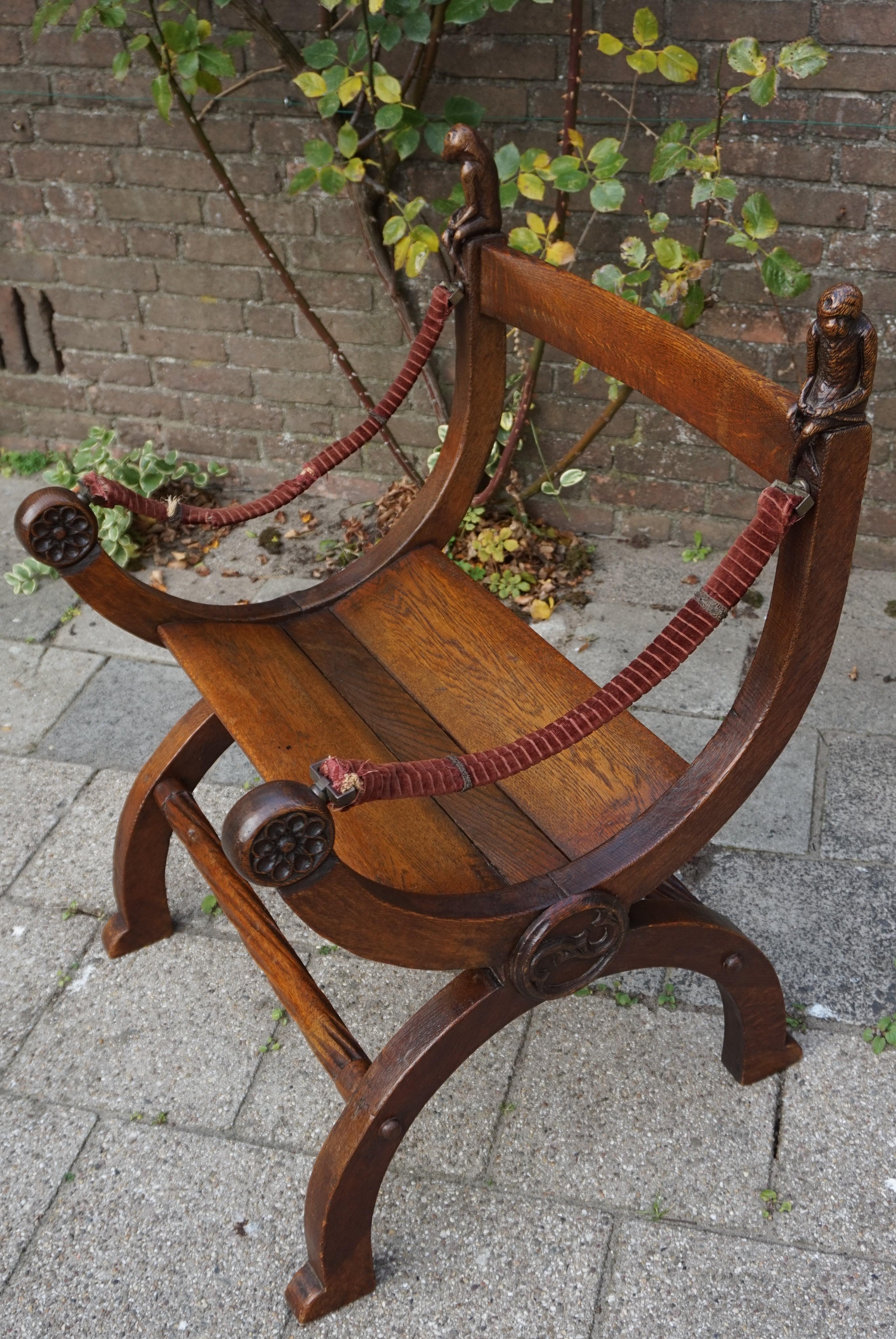 19th Century Aesthetic Movement X-Frame Chair w. Hand Carved Monkey Finials For Sale 4