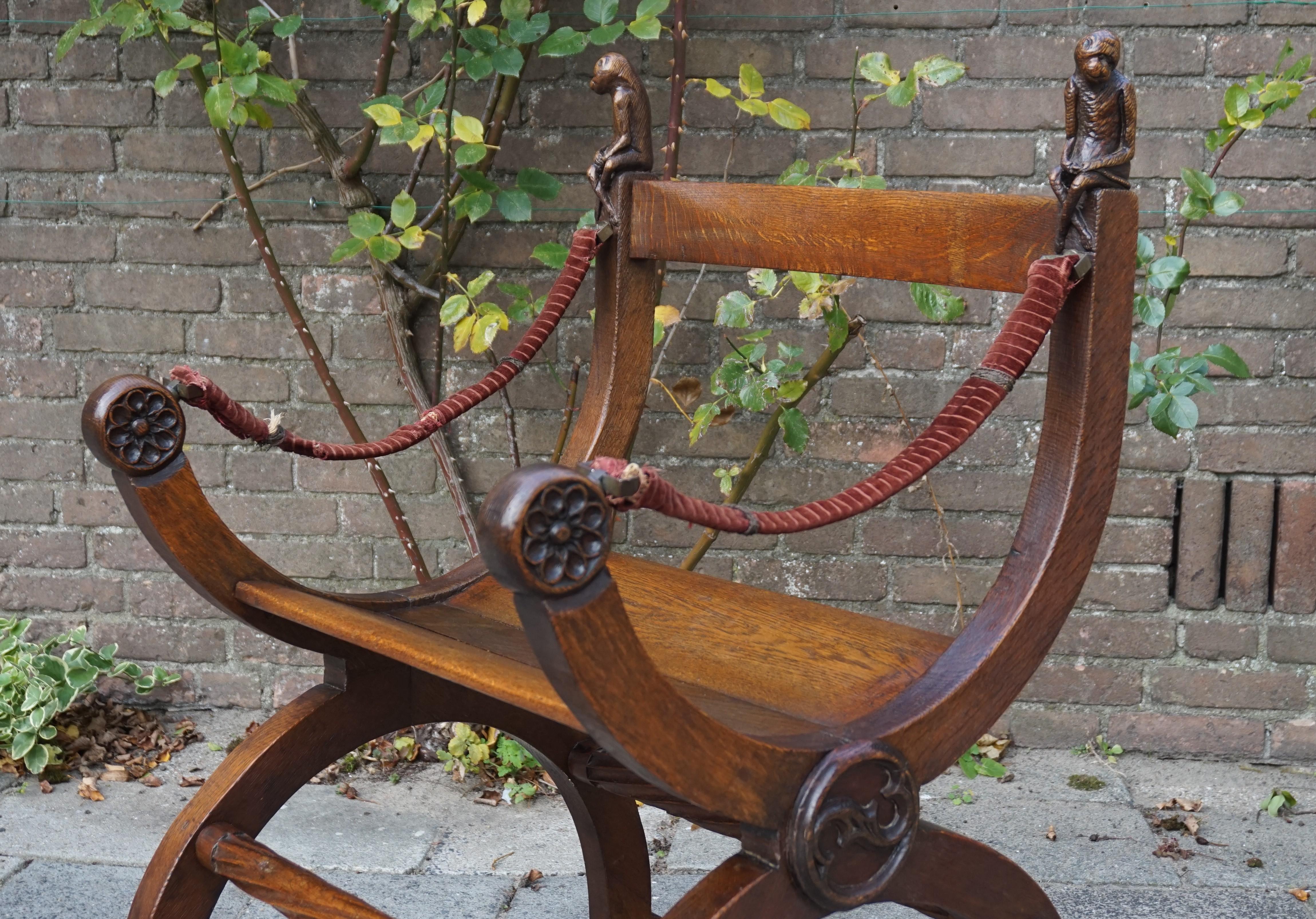 19th Century Aesthetic Movement X-Frame Chair w. Hand Carved Monkey Finials For Sale 5