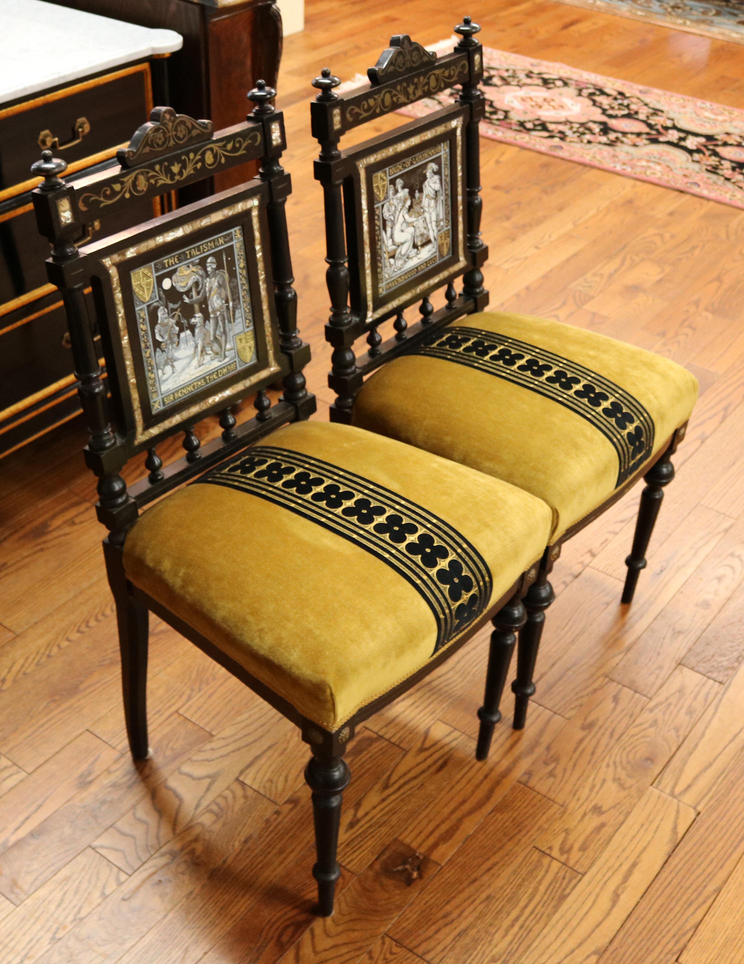 Ensemble de salon victorien du 19ème siècle en banquette et 4 chaises par John Moyr Smith en vente 2