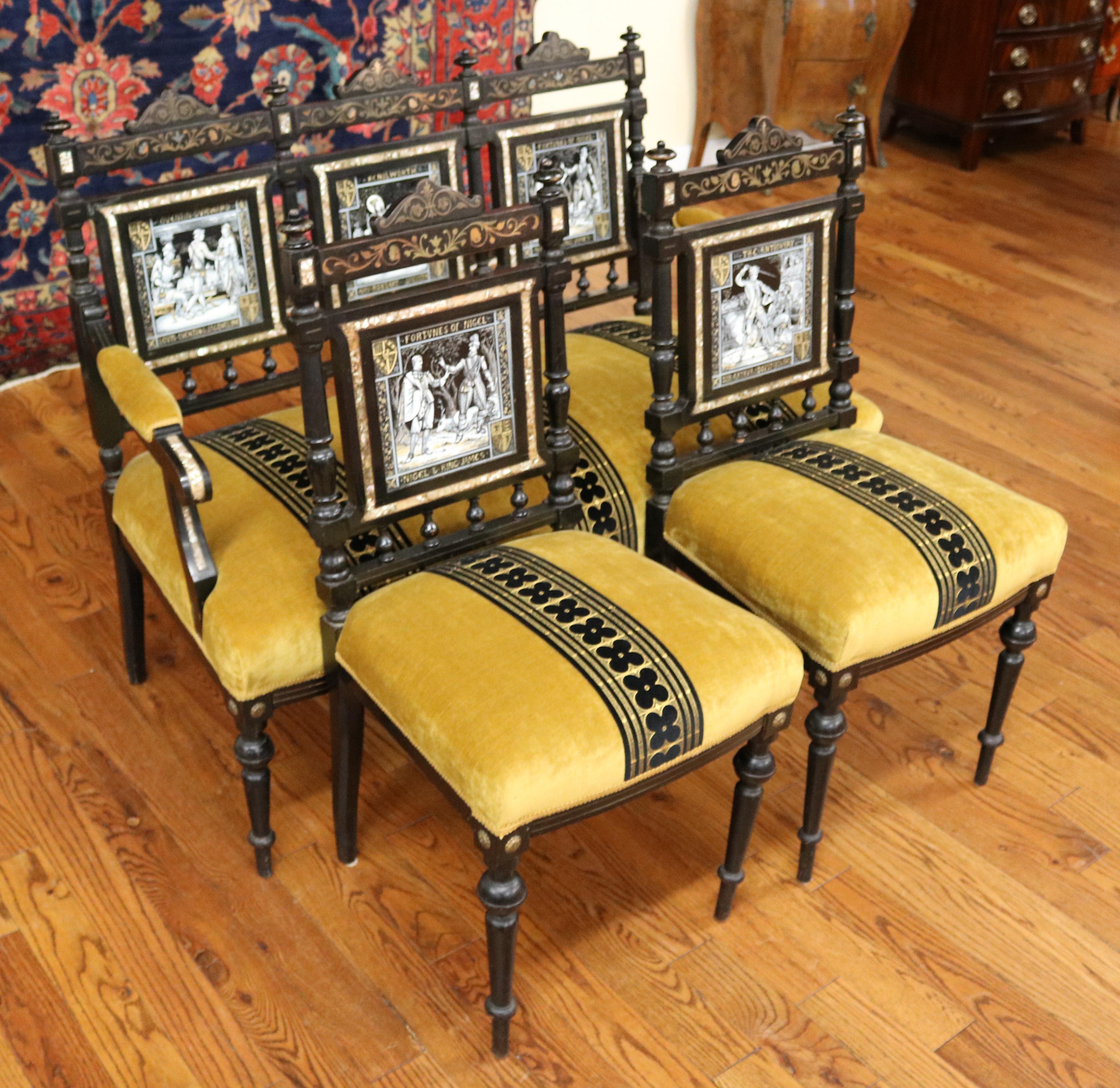 XIXe siècle Ensemble de salon victorien du 19ème siècle en banquette et 4 chaises par John Moyr Smith en vente