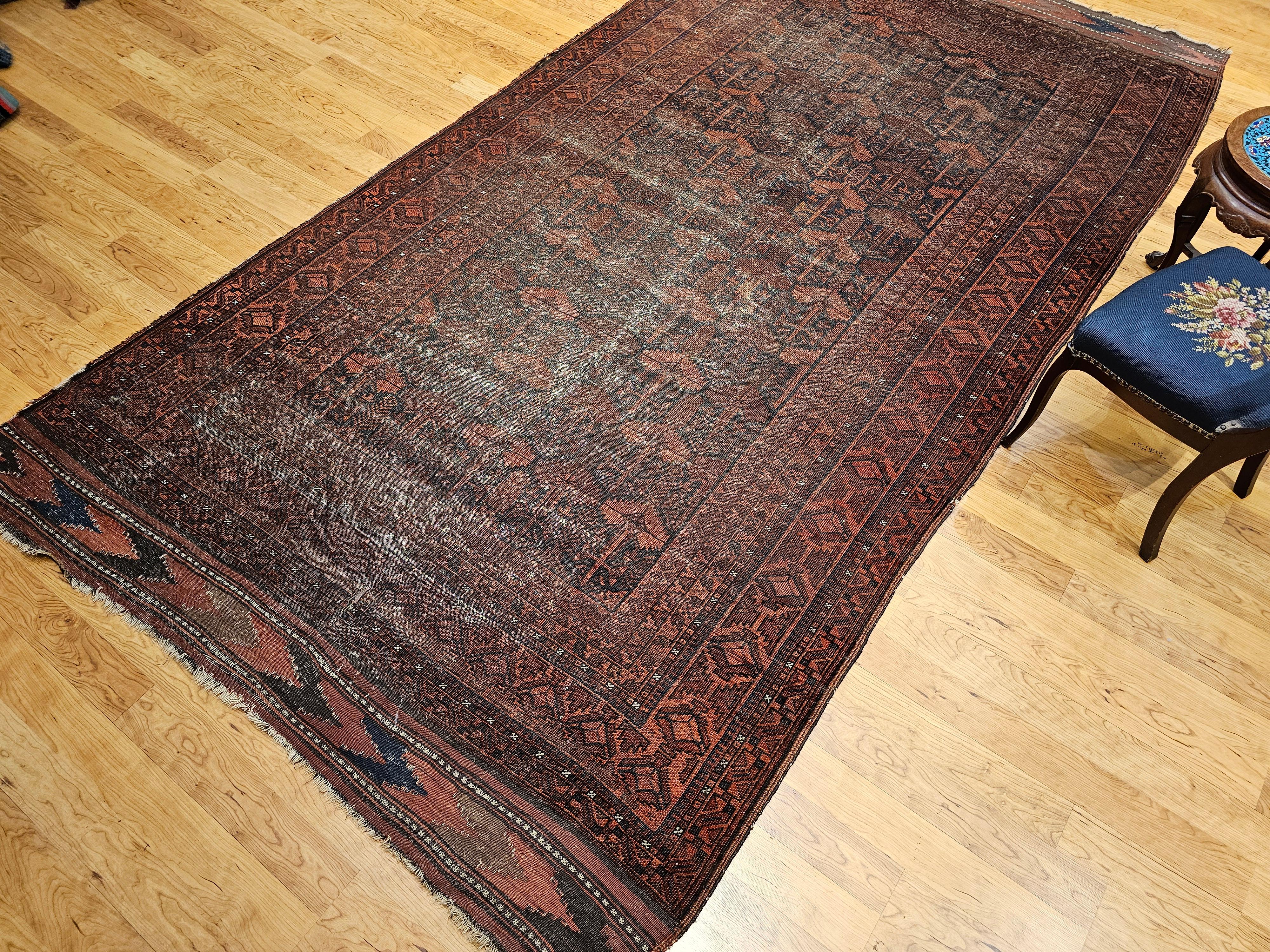 Tapis de galerie afghan du 19e siècle à motif géométrique sur toute sa surface en vente 10