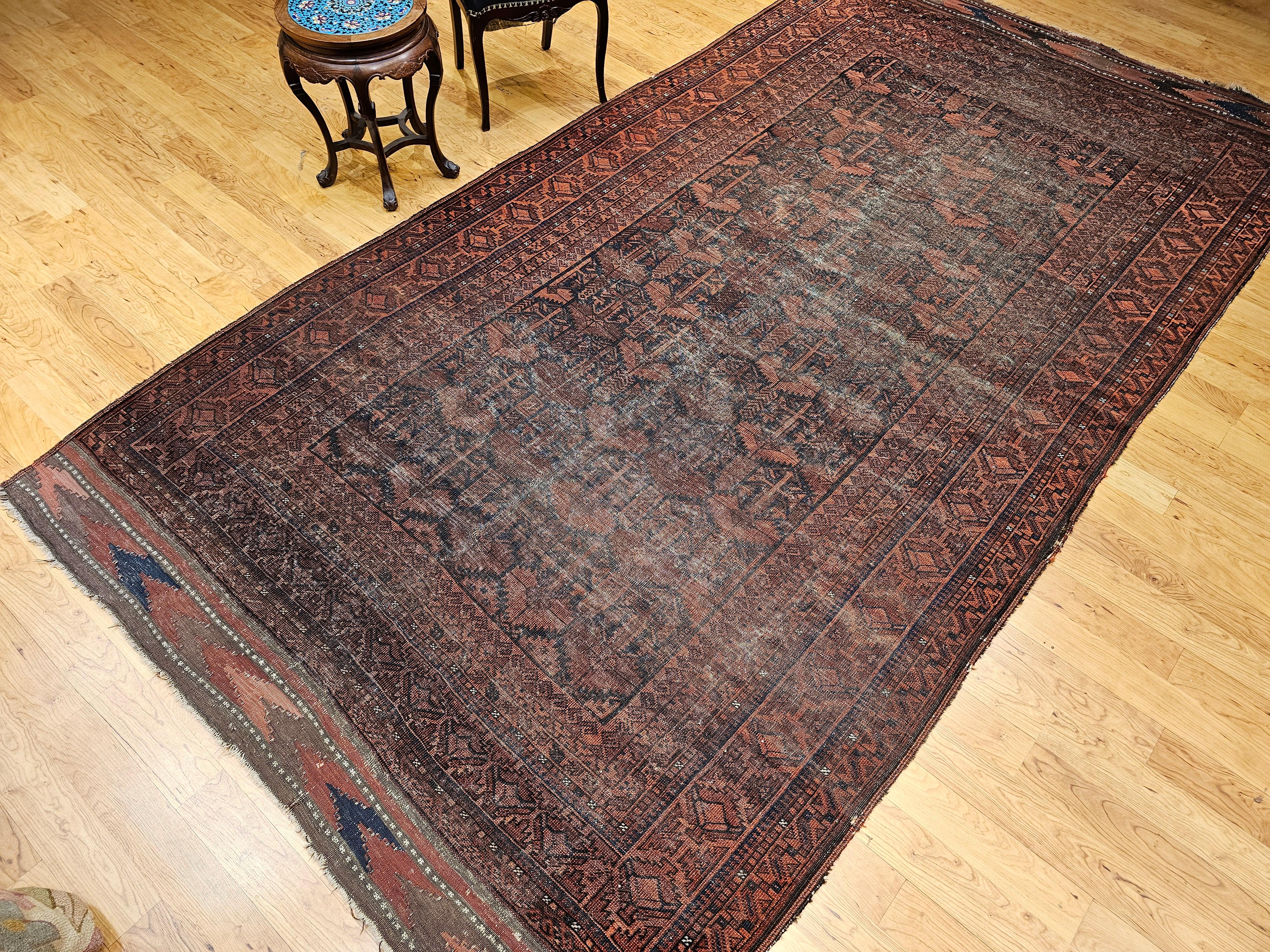 Tapis de galerie afghan du 19e siècle à motif géométrique sur toute sa surface en vente 12