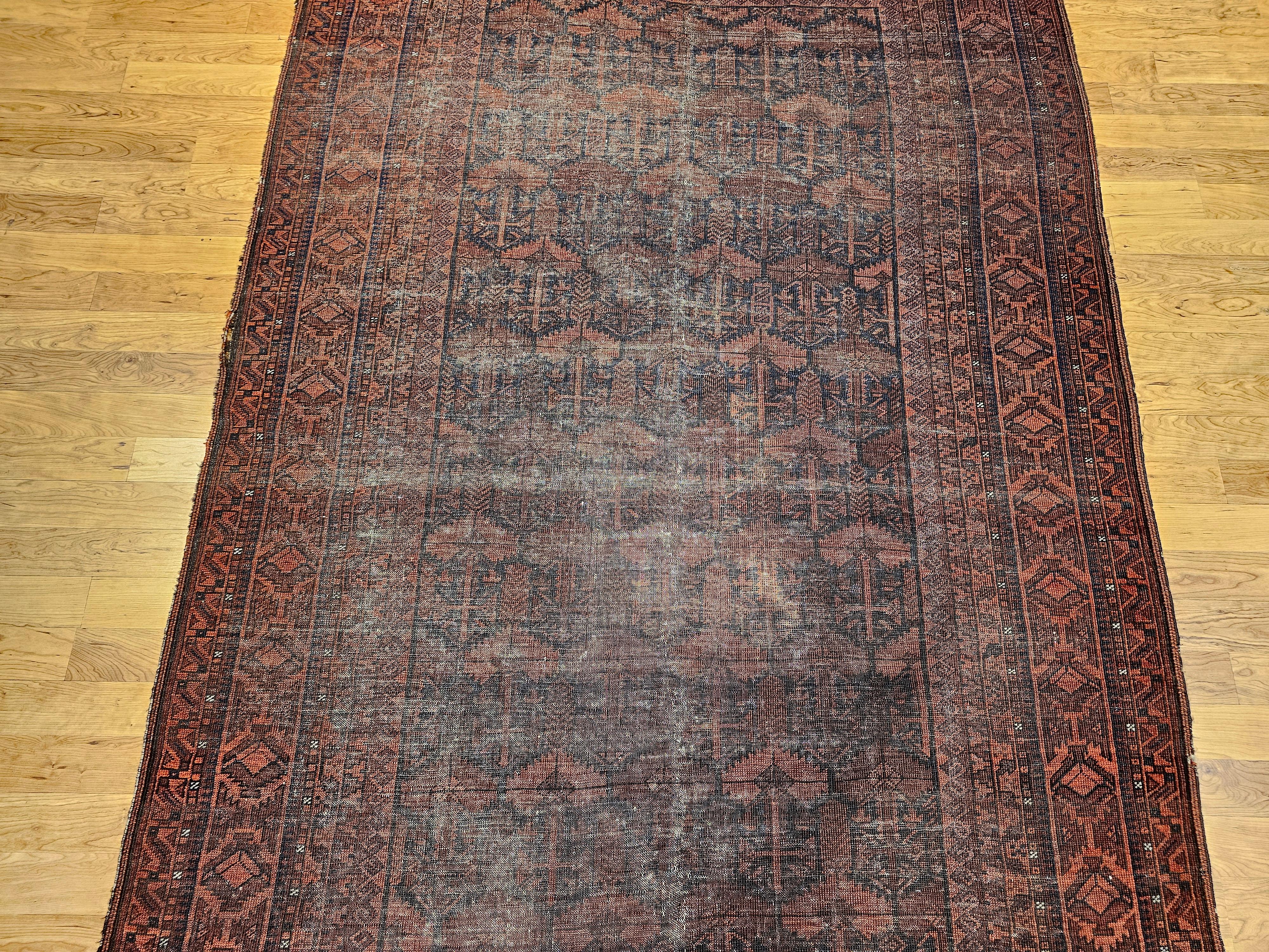 Teinture végétale Tapis de galerie afghan du 19e siècle à motif géométrique sur toute sa surface en vente