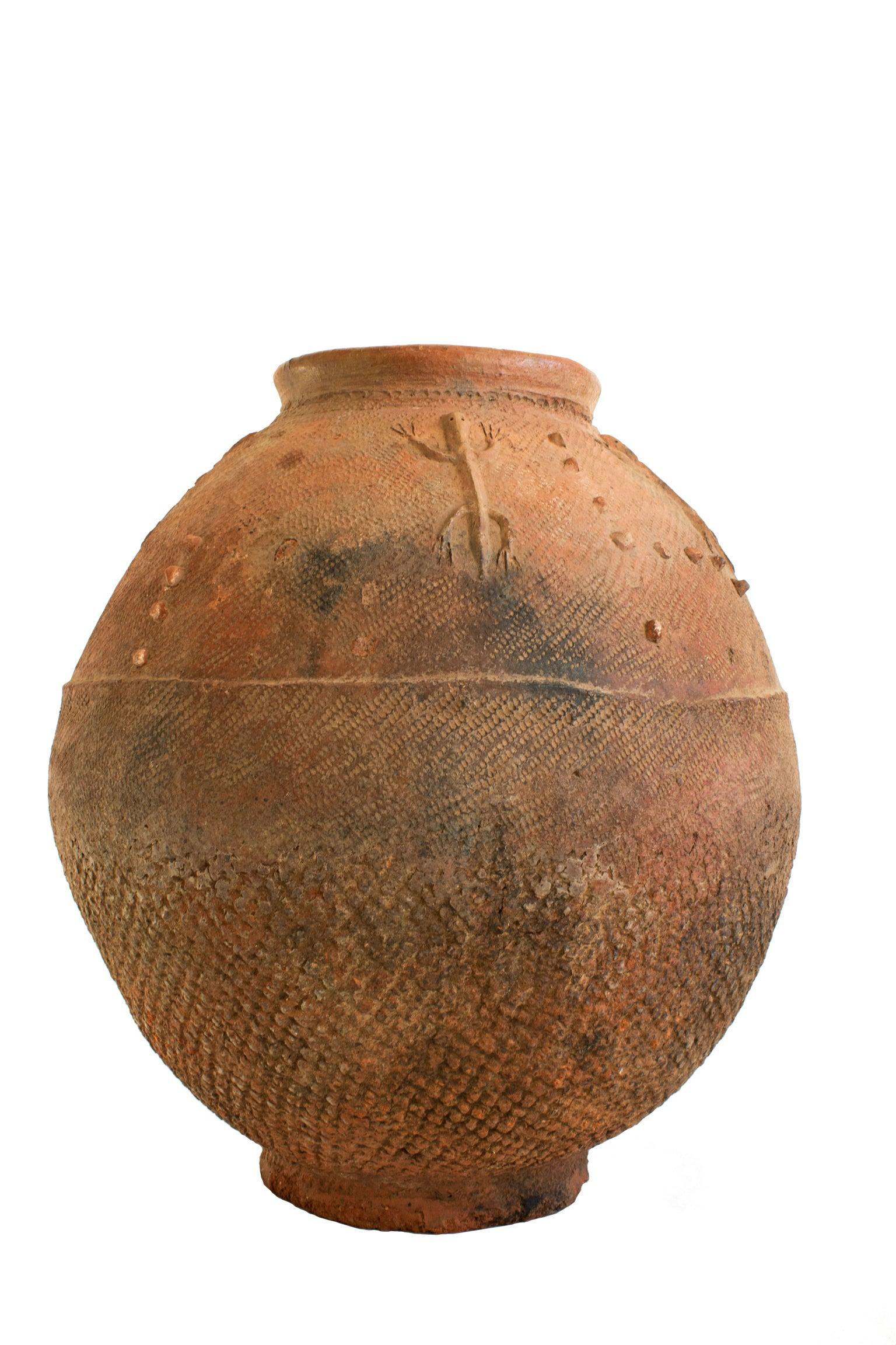 19th Century African Red Clay Water Vessel from Bambara Jidaga with Lizards In Good Condition In Stockholm, SE