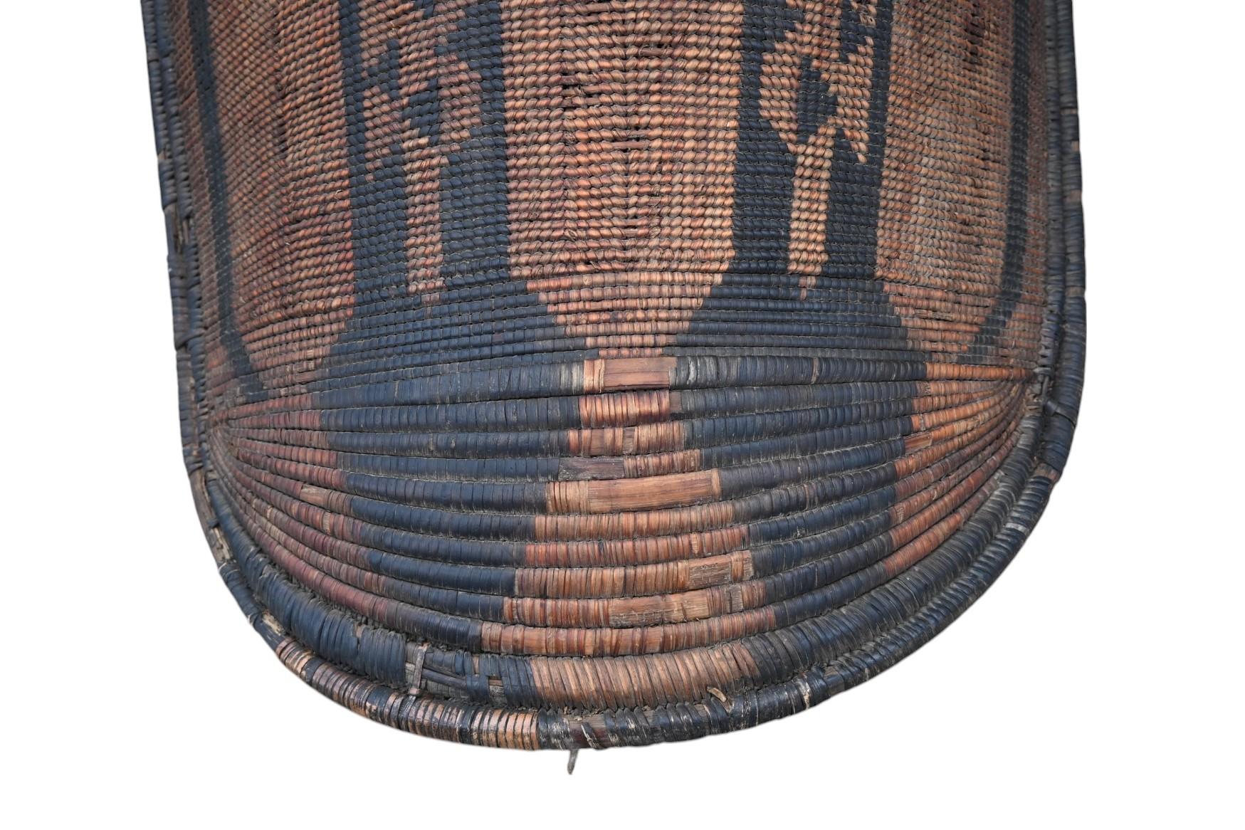 siglo XIX  Escudo africano de mimbre de la tribu Ngombe/Doko, zona de Ubangi RDC en Bueno estado para la venta en Bilzen, BE