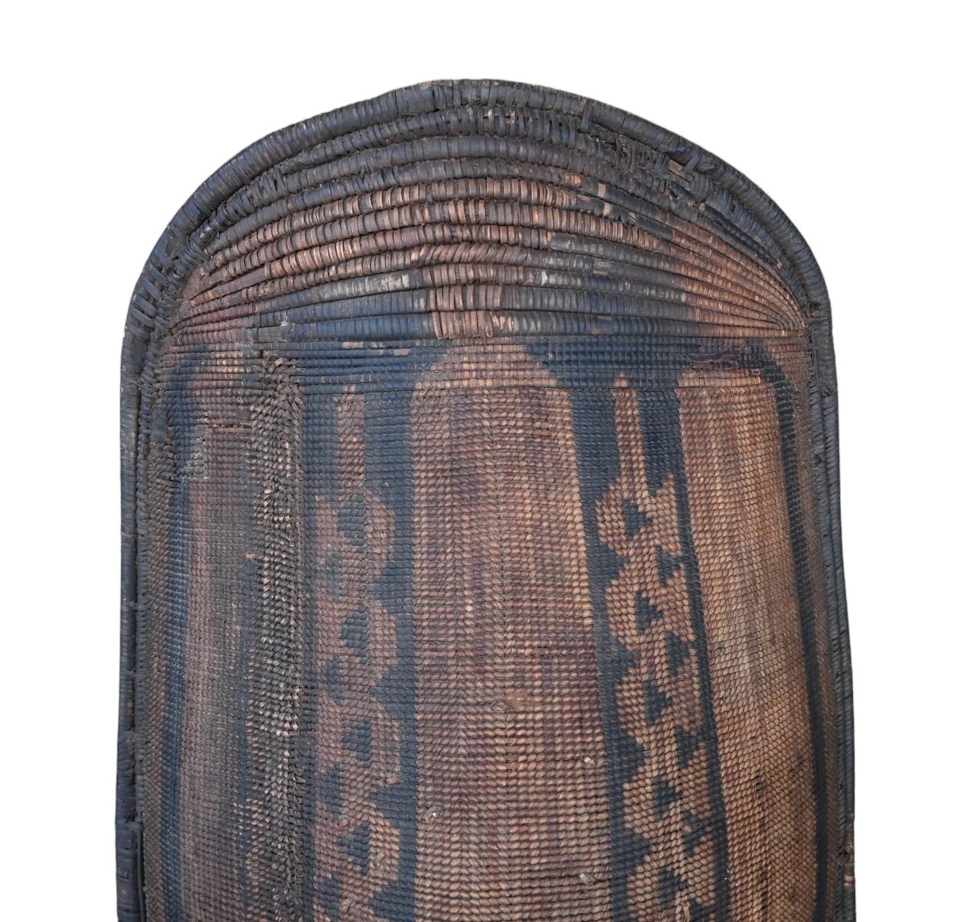 siglo XIX  Escudo africano de mimbre de la tribu Ngombe/Doko, zona de Ubangi RDC Fibra natural en venta