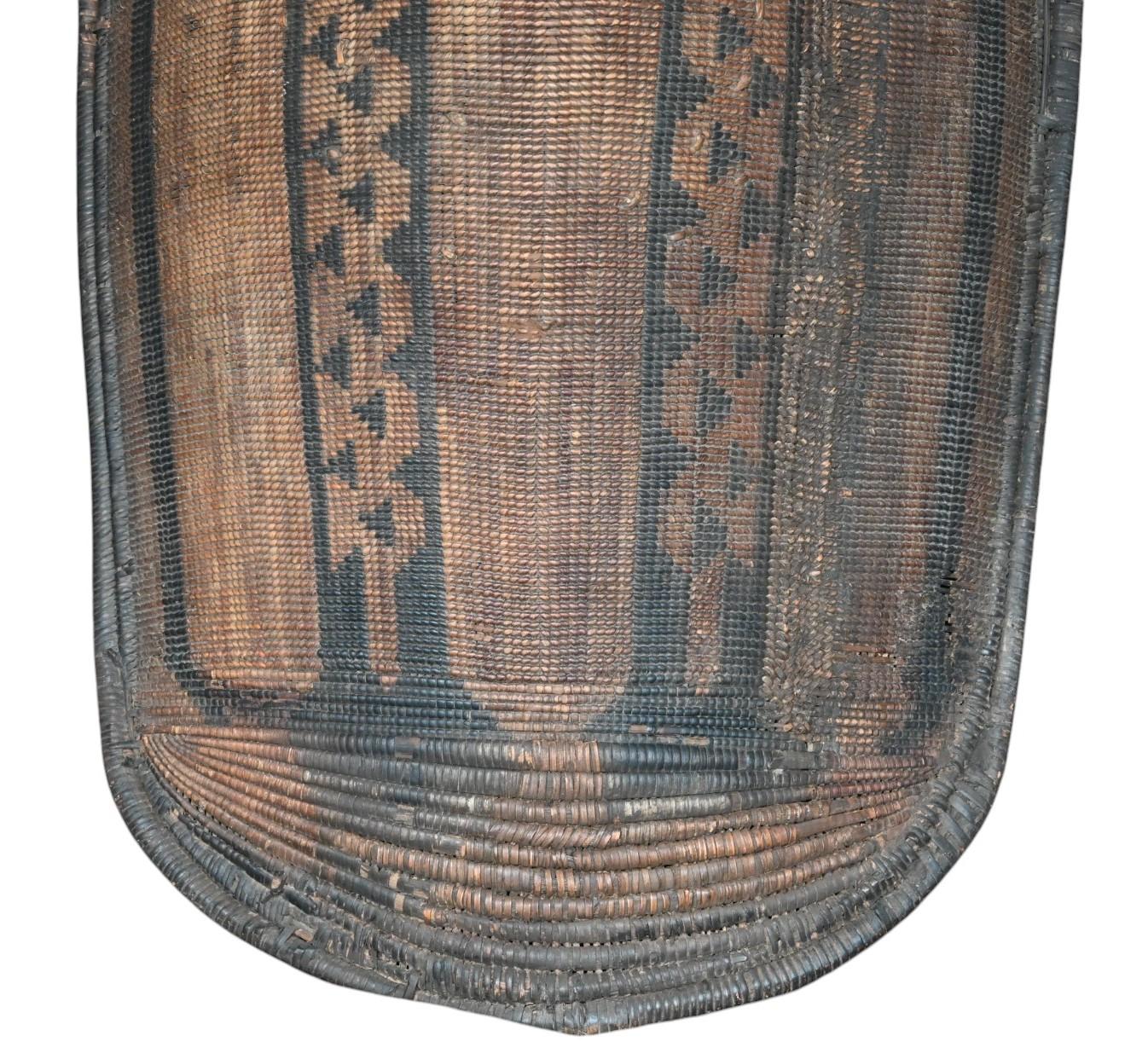 siglo XIX  Escudo africano de mimbre de la tribu Ngombe/Doko, zona de Ubangi RDC en venta 2