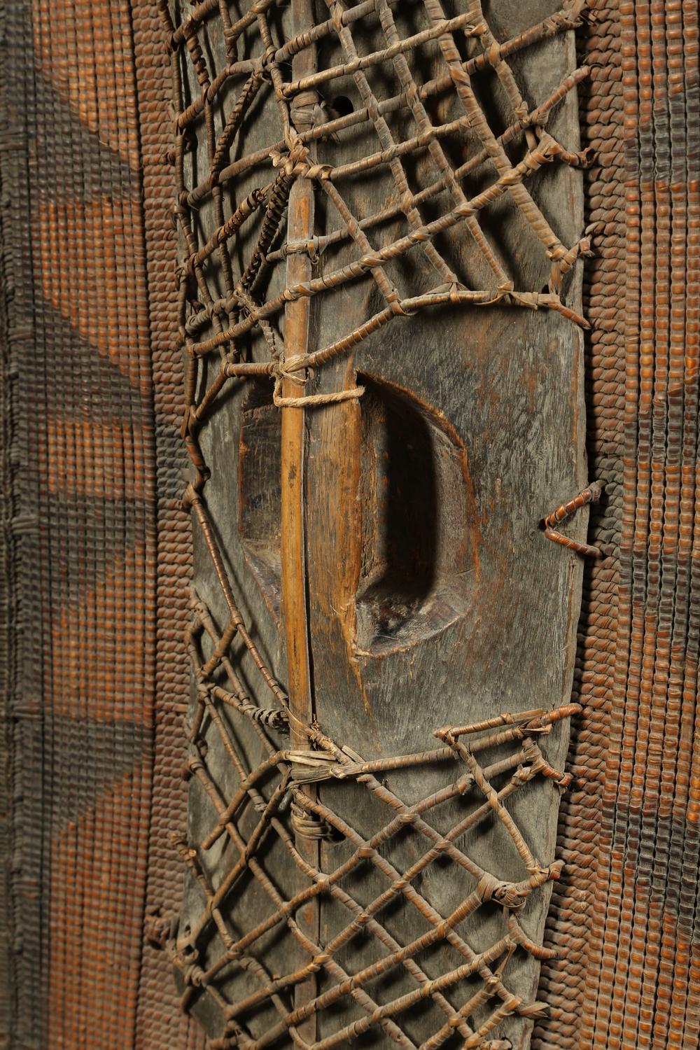 African Woven War Shield In Good Condition For Sale In San Rafael, CA