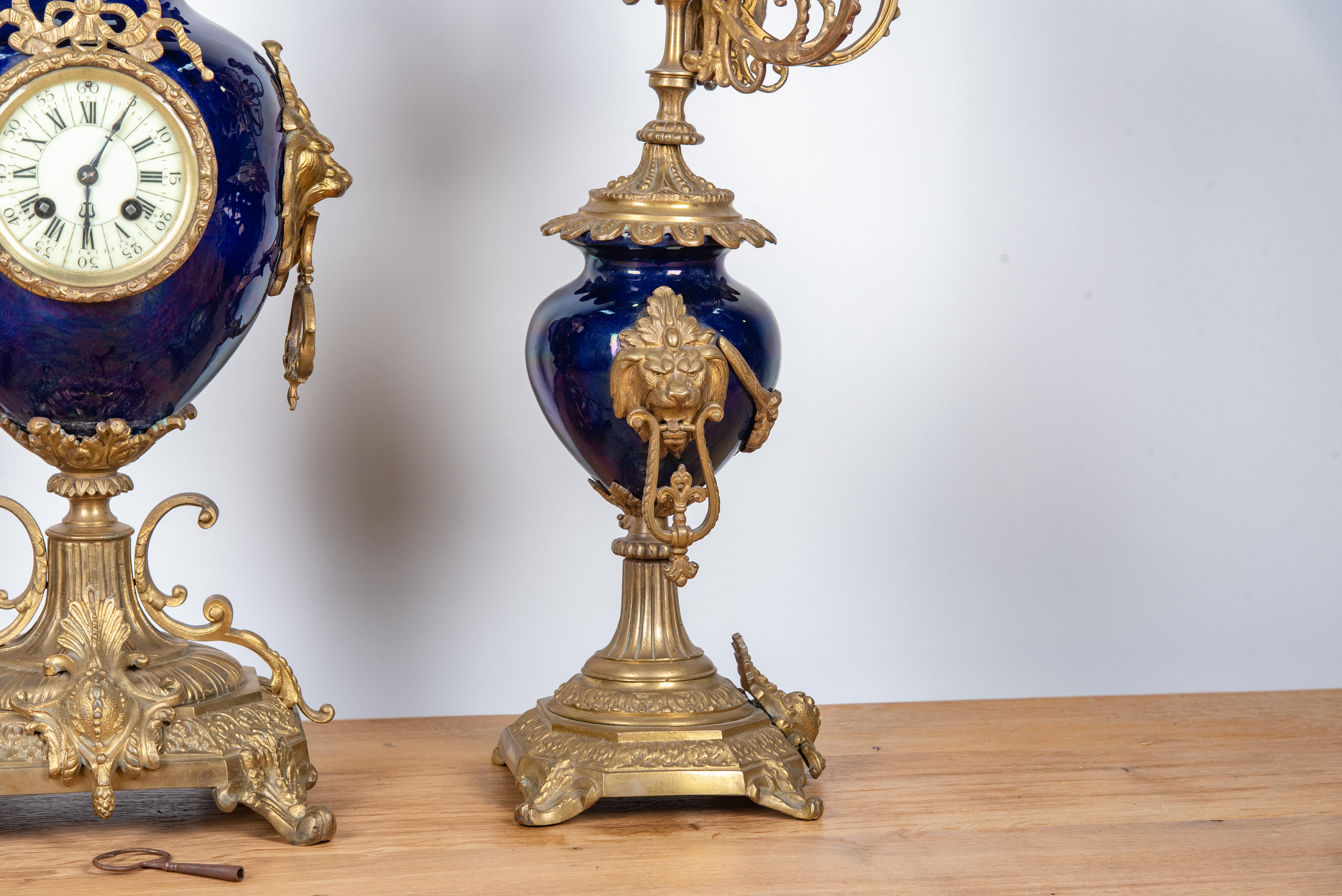 Ensemble d'horloges de cheminée de style Louis XV du 19ème siècle d'après Sevre en vente 7
