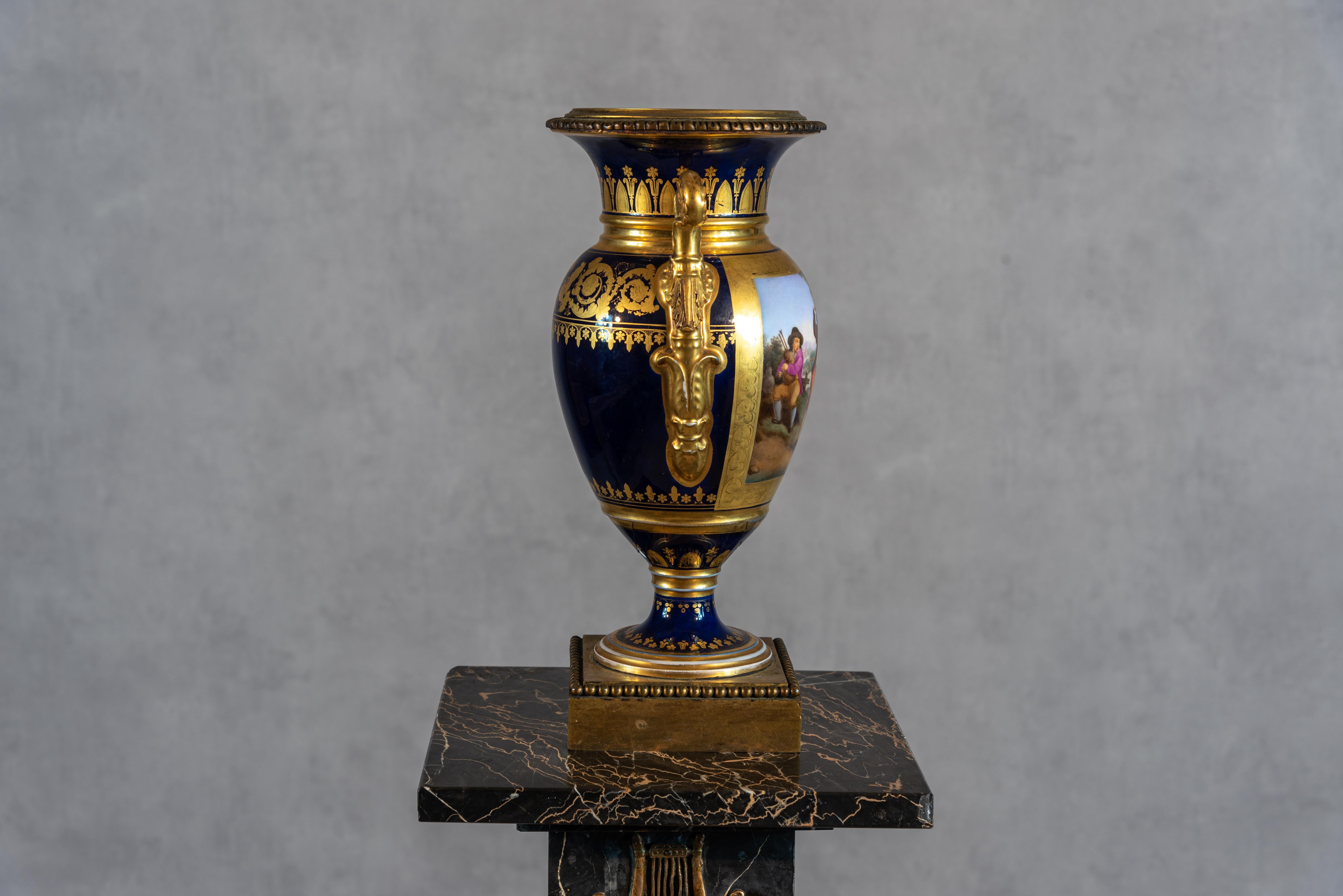 Vaso di Sèvres del XIX secolo In condizioni buone in vendita a Austin, TX