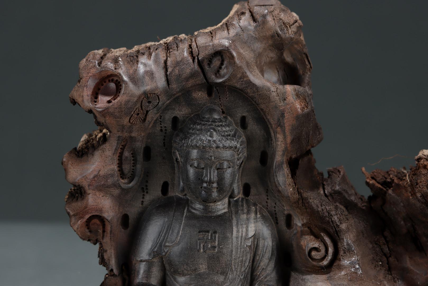 19th Century Agarwood Engraving Vairocana Buddha Sitting in a Cave For Sale 1