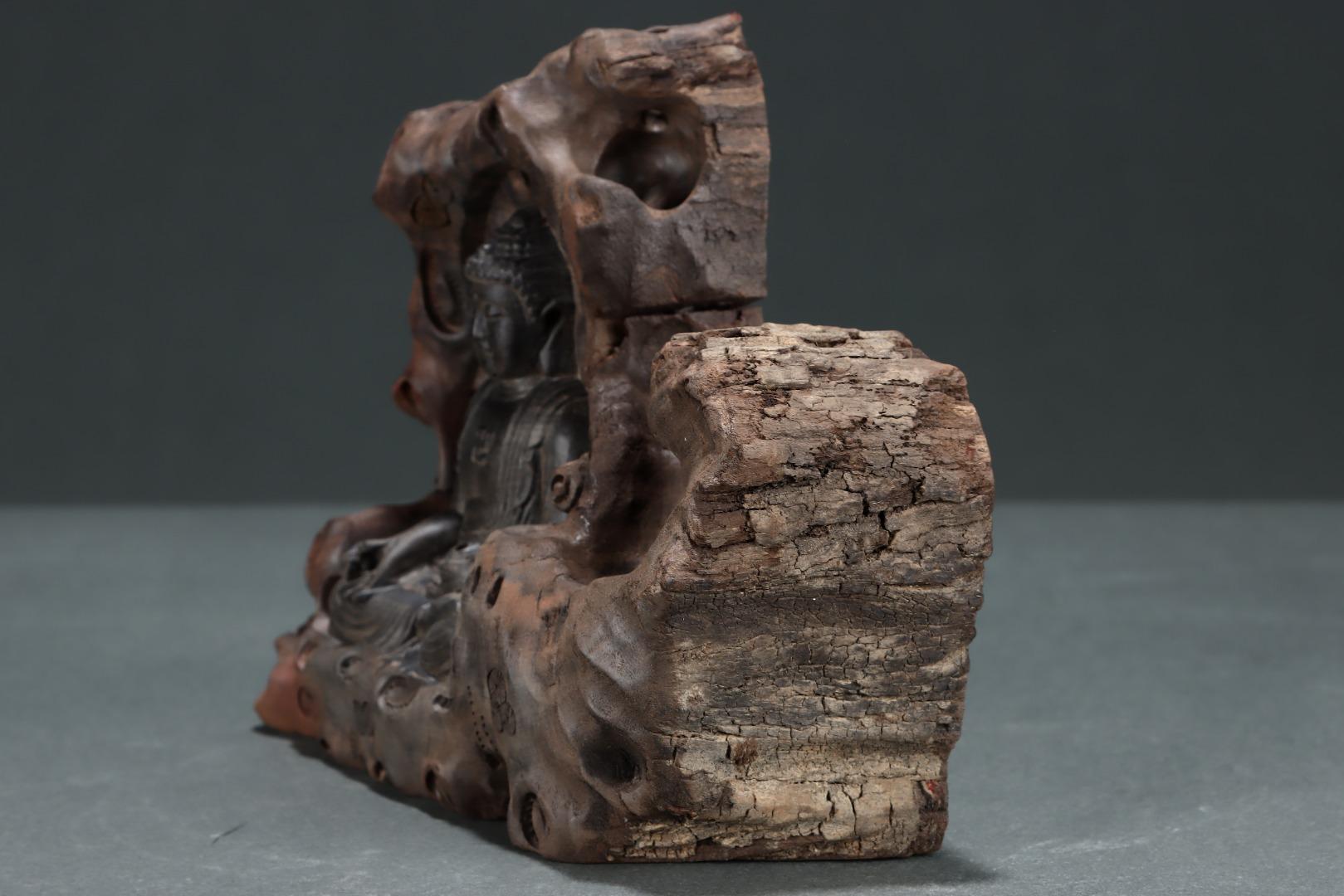 19th Century Agarwood Engraving Vairocana Buddha Sitting in a Cave For Sale 2