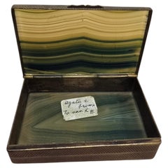 Scatola in agata del XIX secolo con montature in bronzo dorato