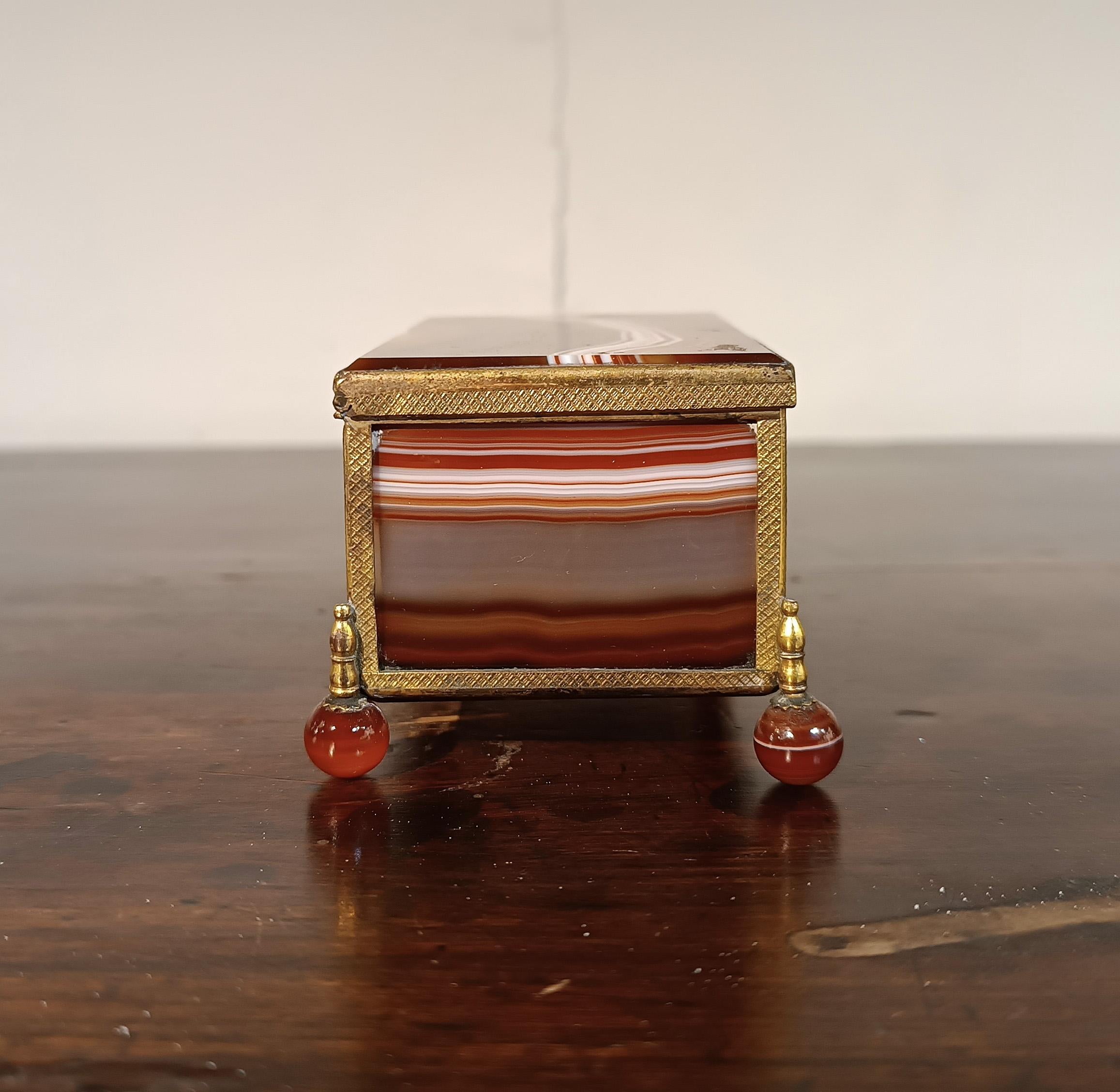 Italian boîte à bijoux en agate du 19e siècle en vente