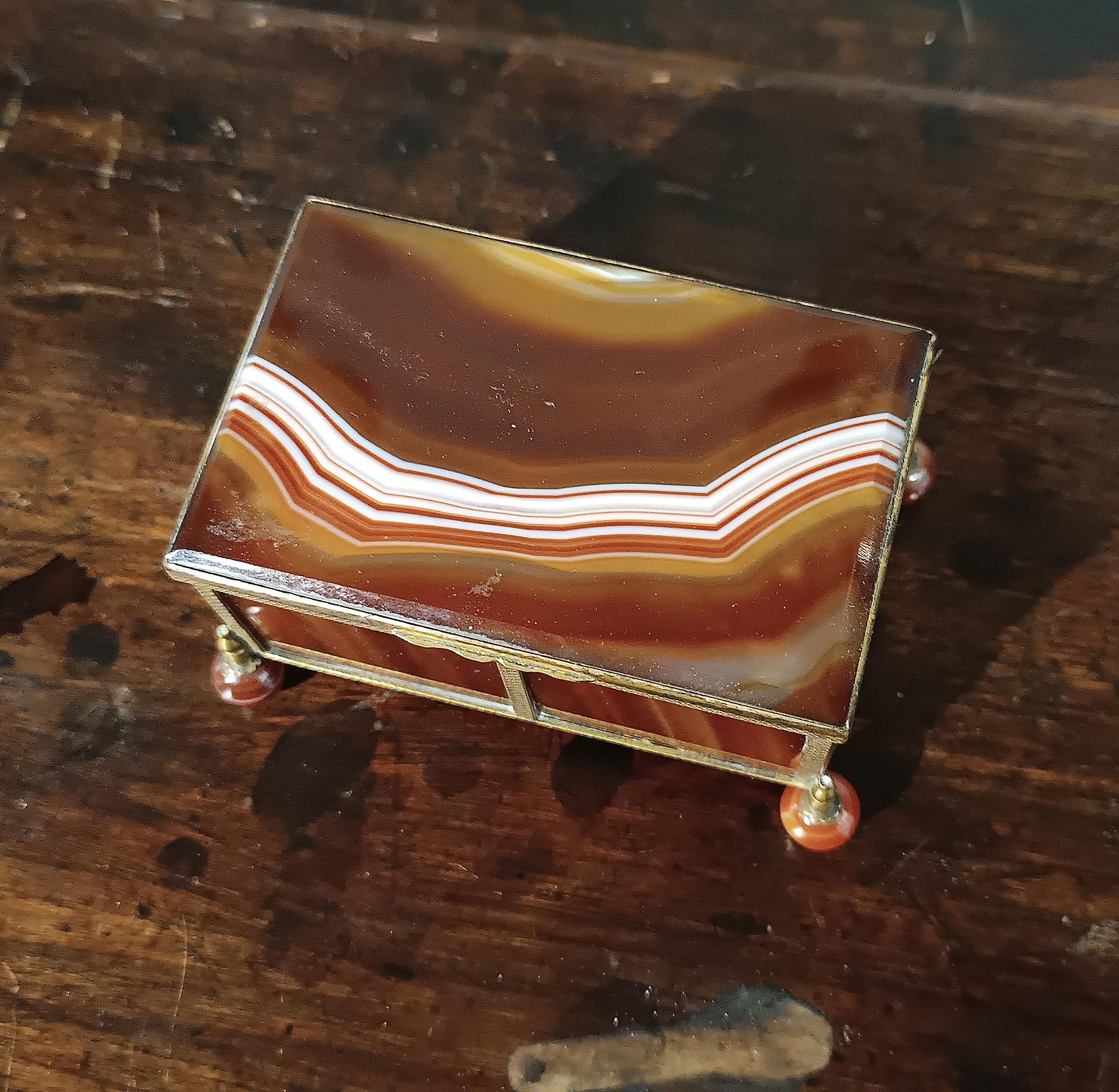 Laiton boîte à bijoux en agate du 19e siècle en vente