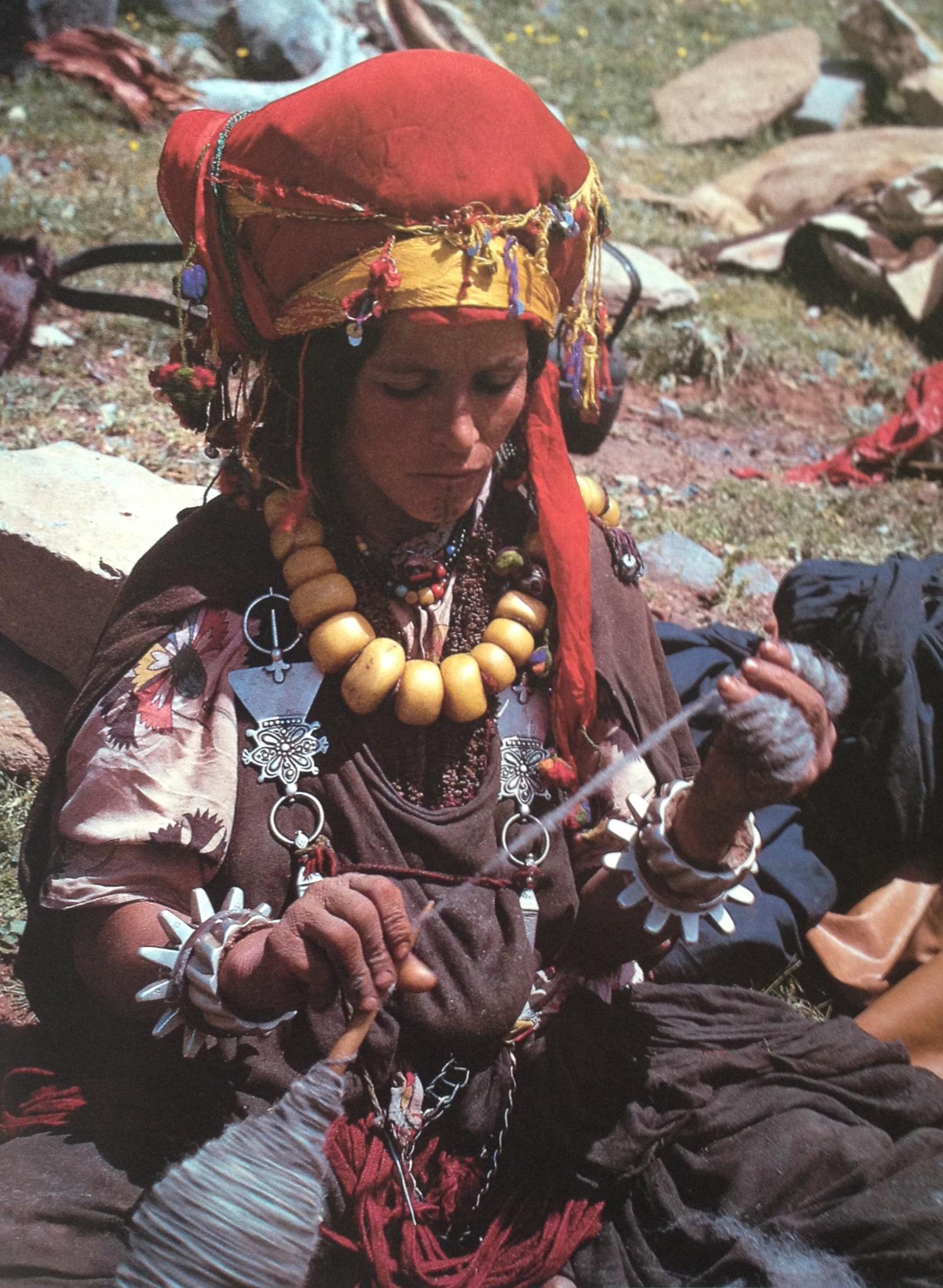Argento Bracciali da guerriero tribale Ait Atta in argento pesante marocchino del 19° secolo con punte di diamante in vendita