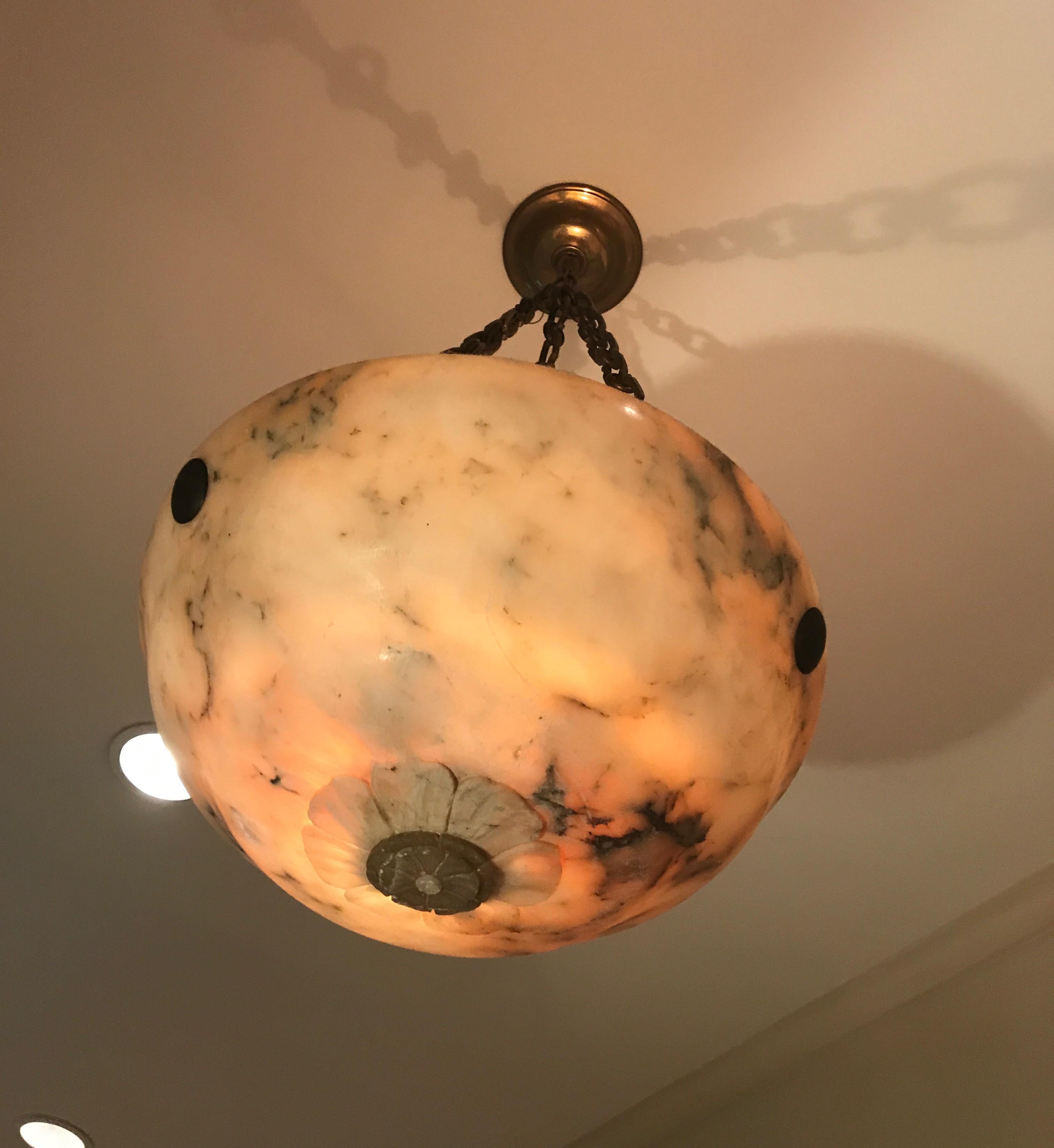 19th Century Alabaster Bowl Chandelier with Brass Link Chain For Sale 2