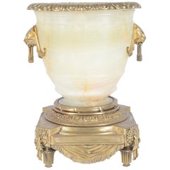 Klassische Alabaster-Urne aus dem 19. Jahrhundert