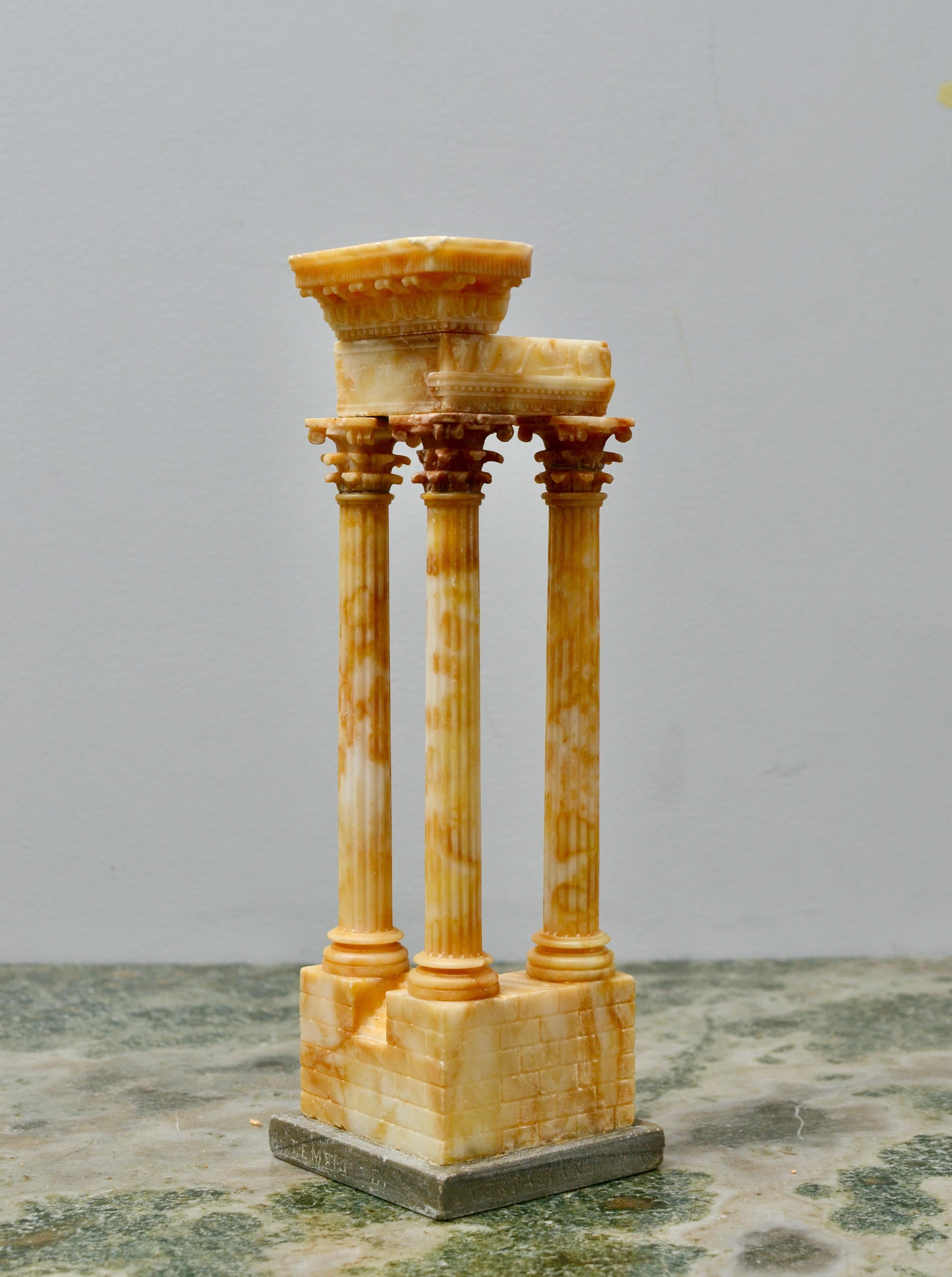 Scultura Grand Tour in alabastro del XIX secolo raffigurante il Tempio di Vespasiano e Tito in vendita 5