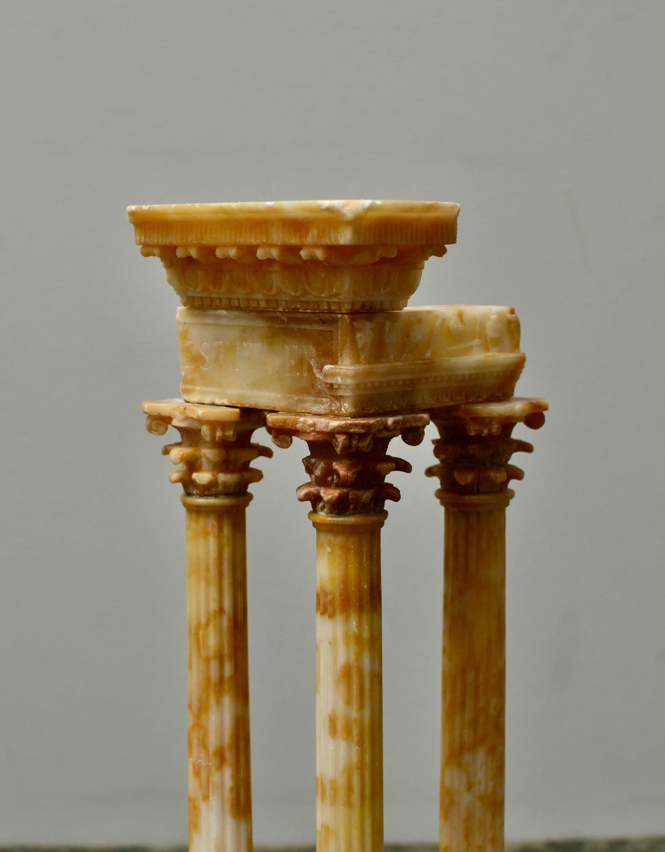 Scultura Grand Tour in alabastro del XIX secolo raffigurante il Tempio di Vespasiano e Tito in vendita 6
