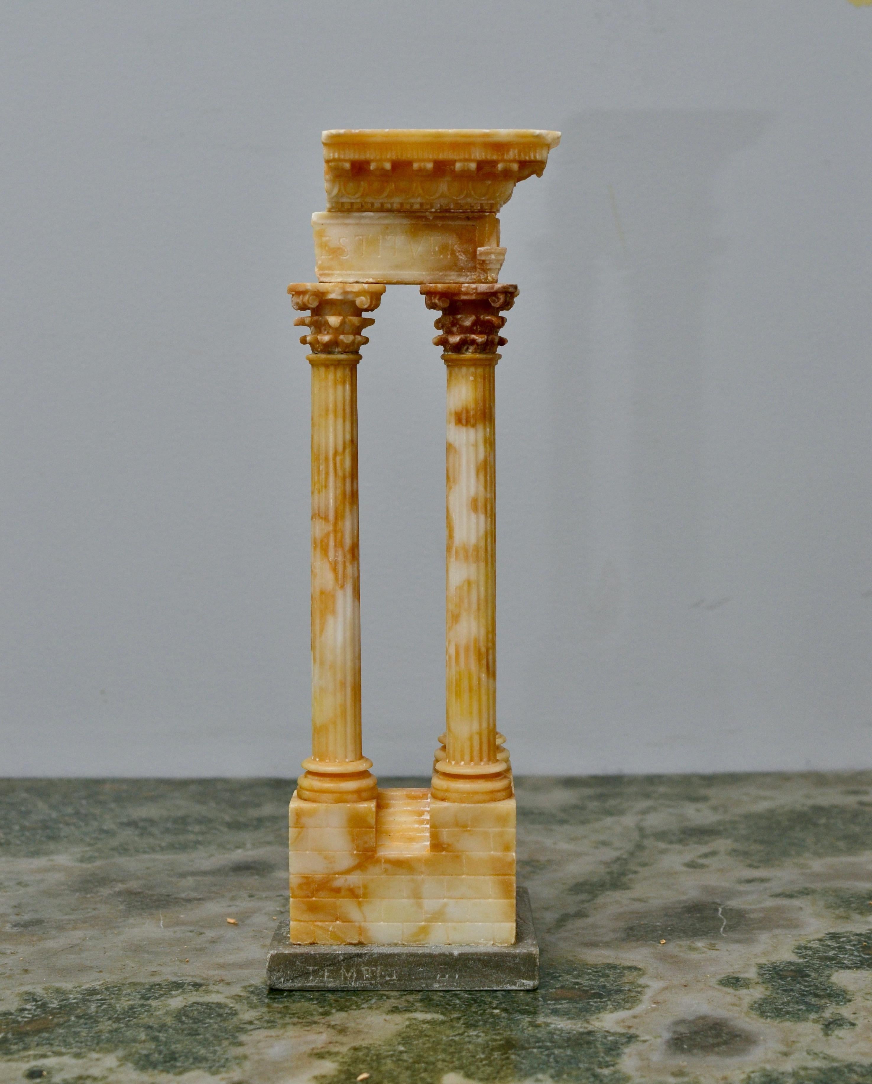 Scultura Grand Tour in alabastro del XIX secolo raffigurante il Tempio di Vespasiano e Tito in vendita 1