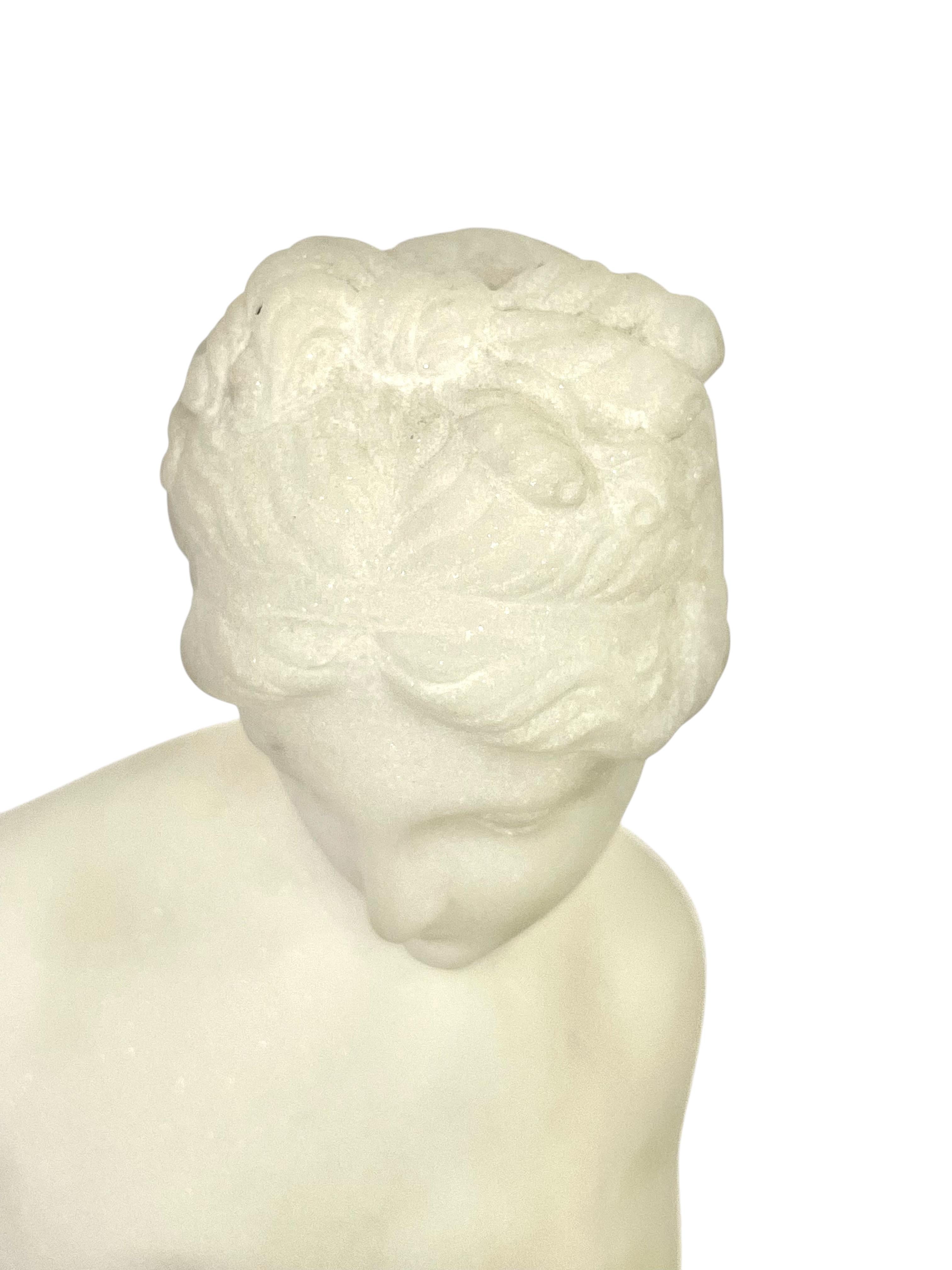 Sculpture en albâtre du 19ème siècle d'après Falconet « La Baigneuse » en vente 3