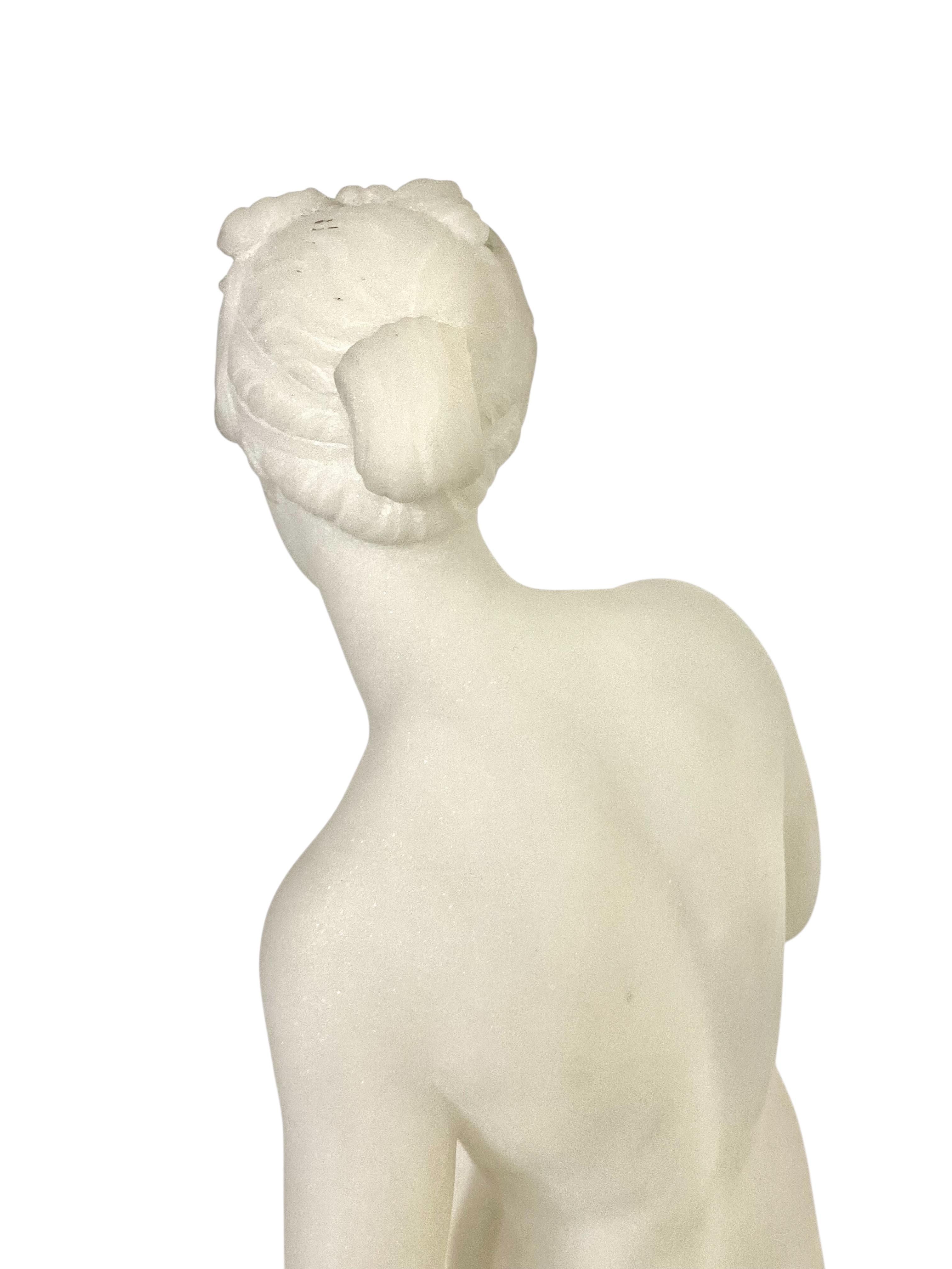 Sculpture en albâtre du 19ème siècle d'après Falconet « La Baigneuse » en vente 4