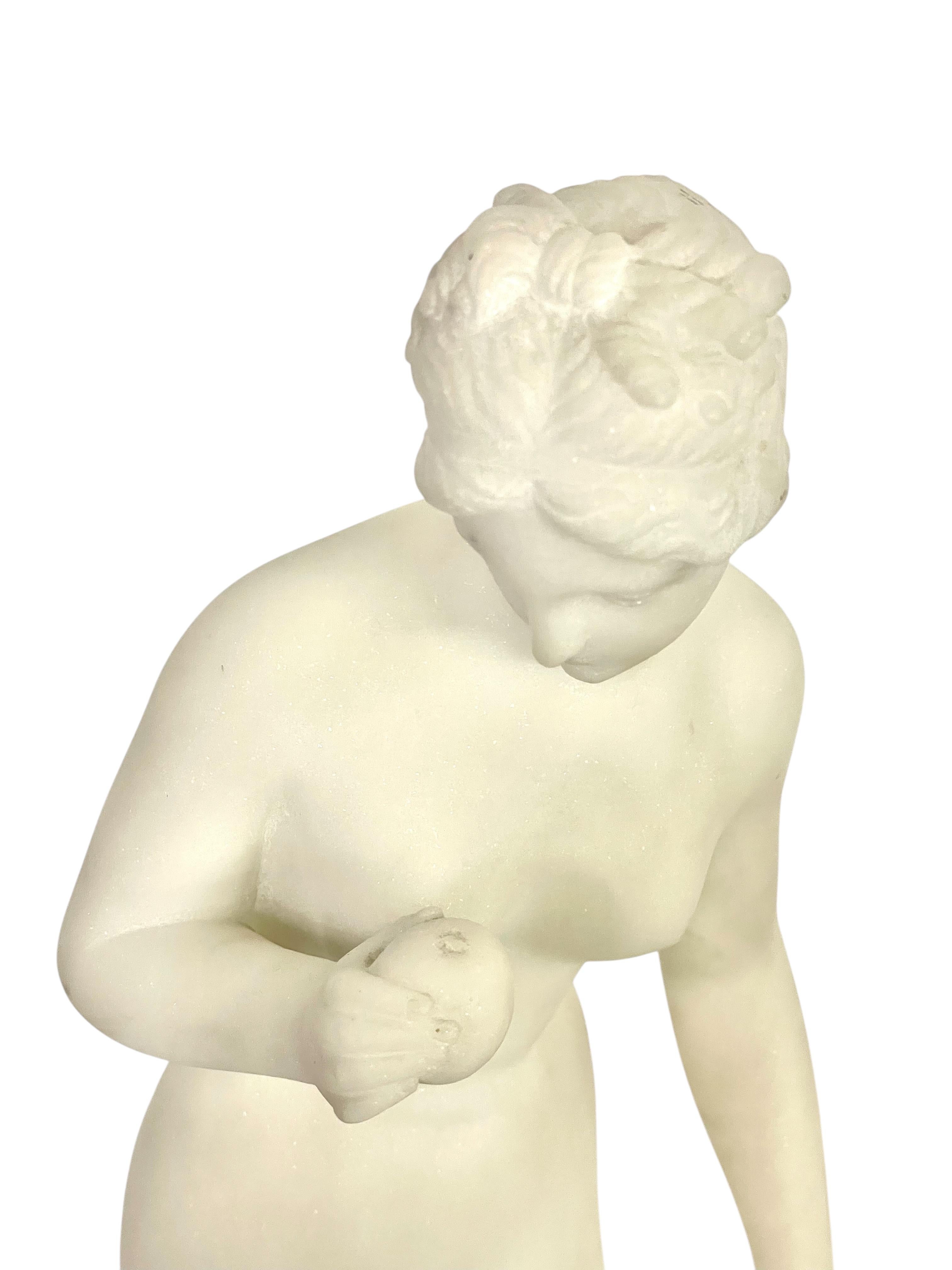 Sculpture en albâtre du 19ème siècle d'après Falconet « La Baigneuse » en vente 9