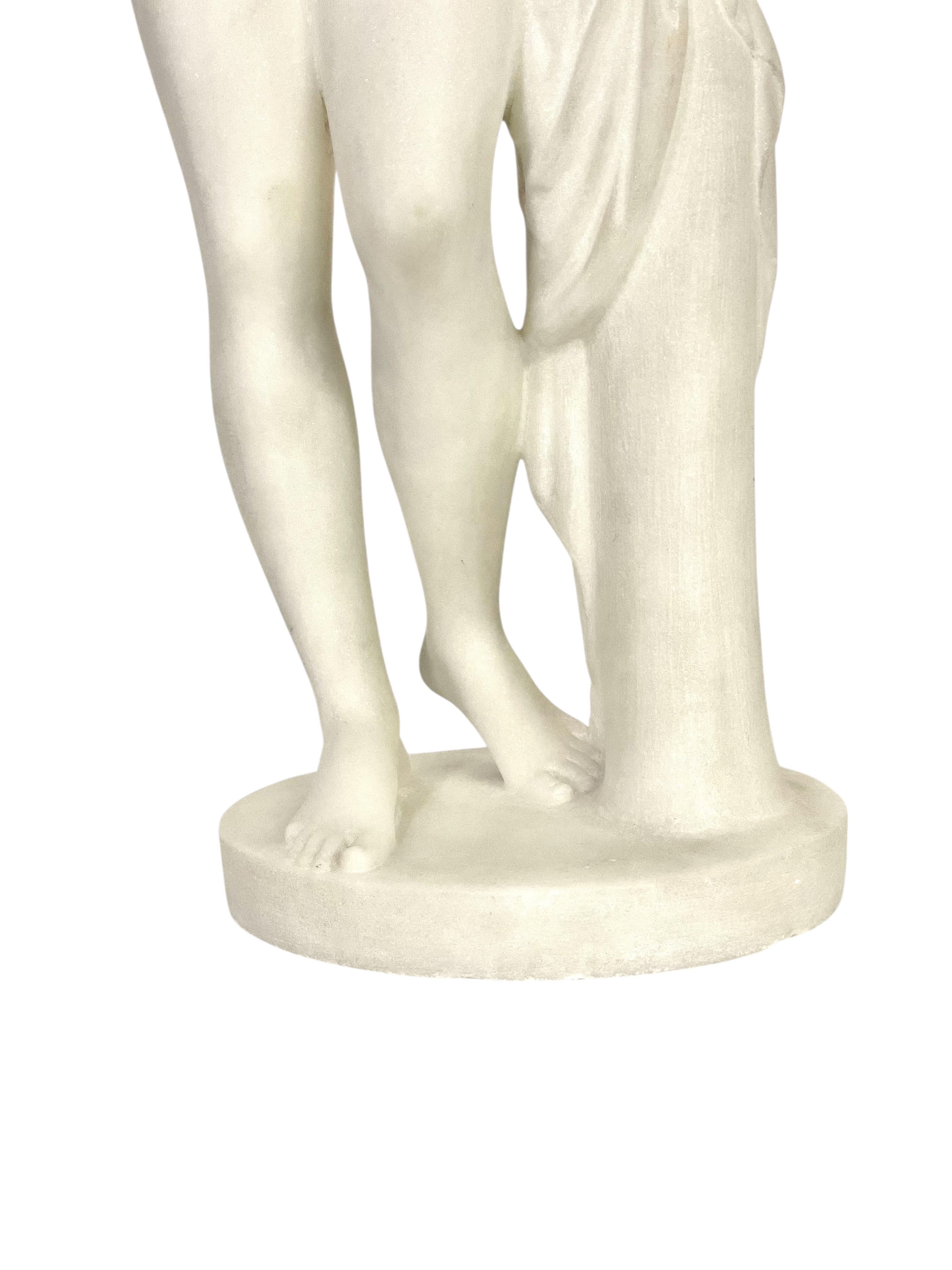 XIXe siècle Sculpture en albâtre du 19ème siècle d'après Falconet « La Baigneuse » en vente