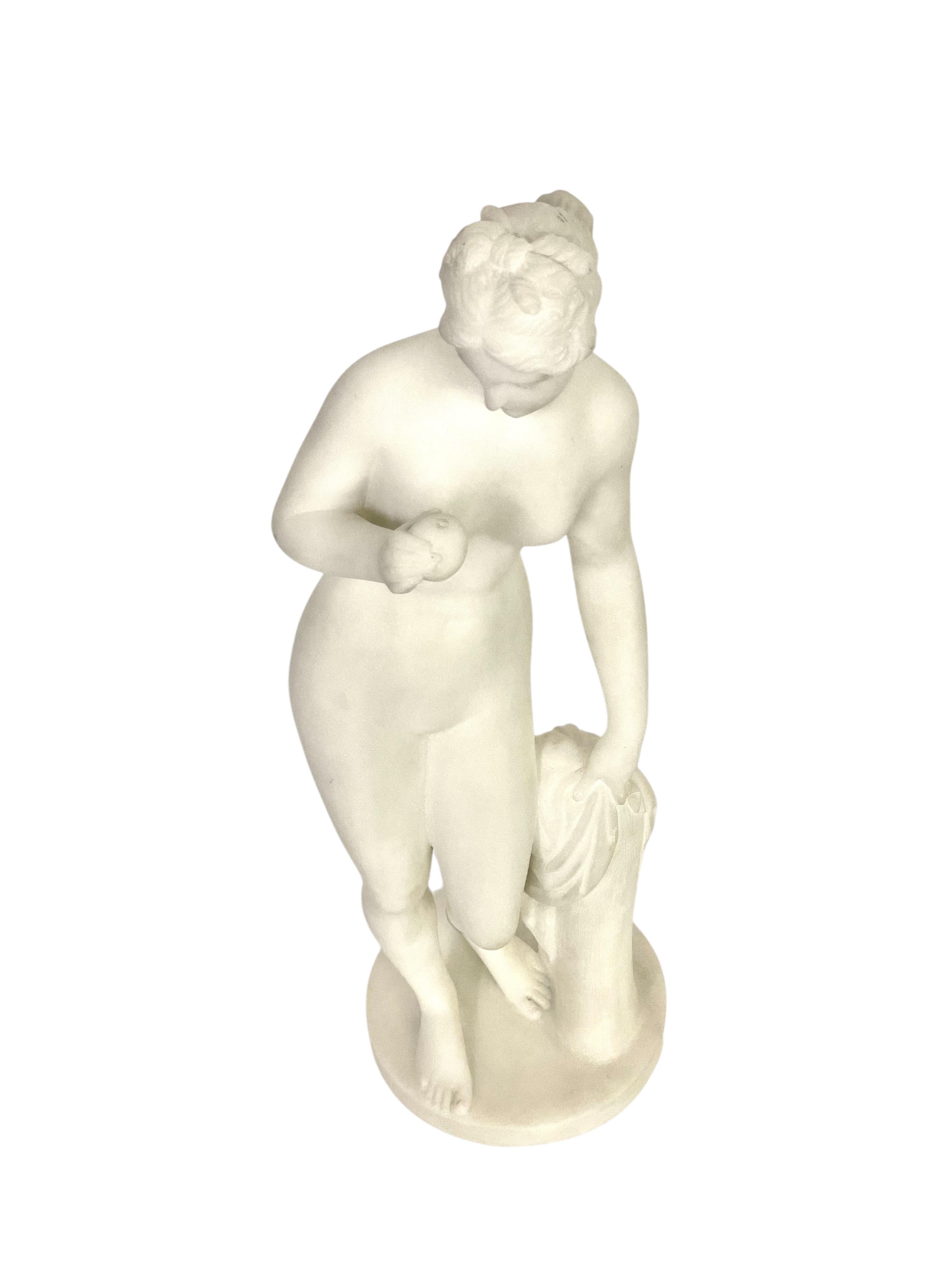 Albâtre Sculpture en albâtre du 19ème siècle d'après Falconet « La Baigneuse » en vente