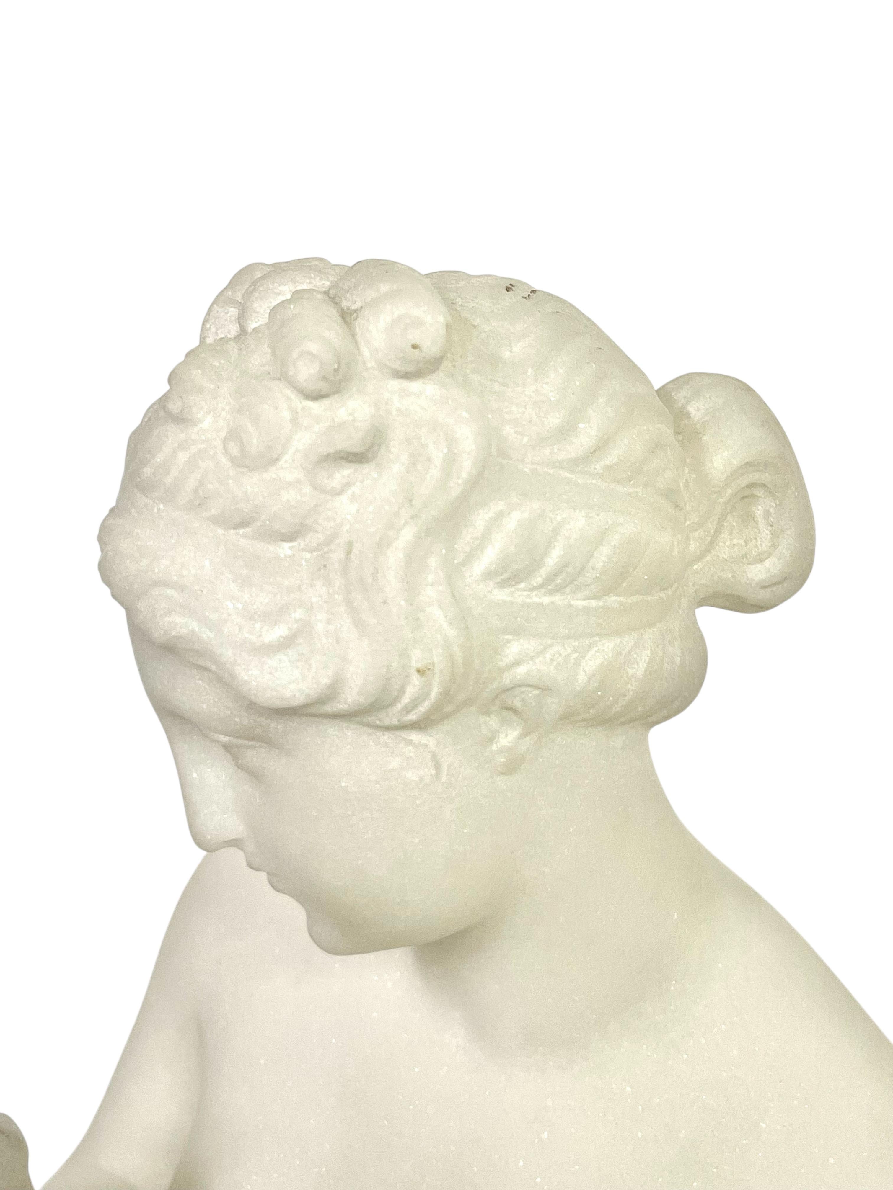 Sculpture en albâtre du 19ème siècle d'après Falconet « La Baigneuse » en vente 2